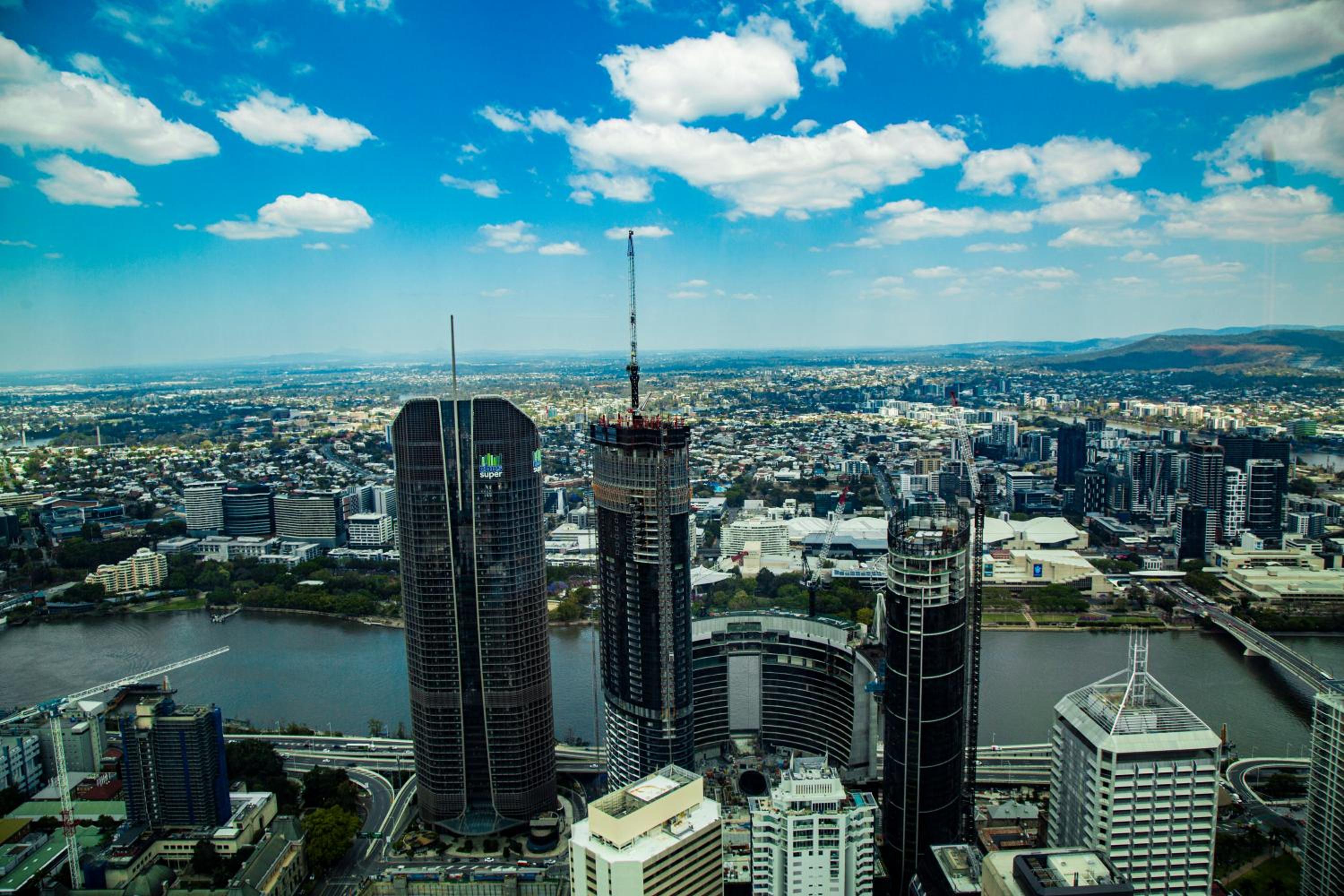 2 Bed 2 Bath Apartment in CBD with car park