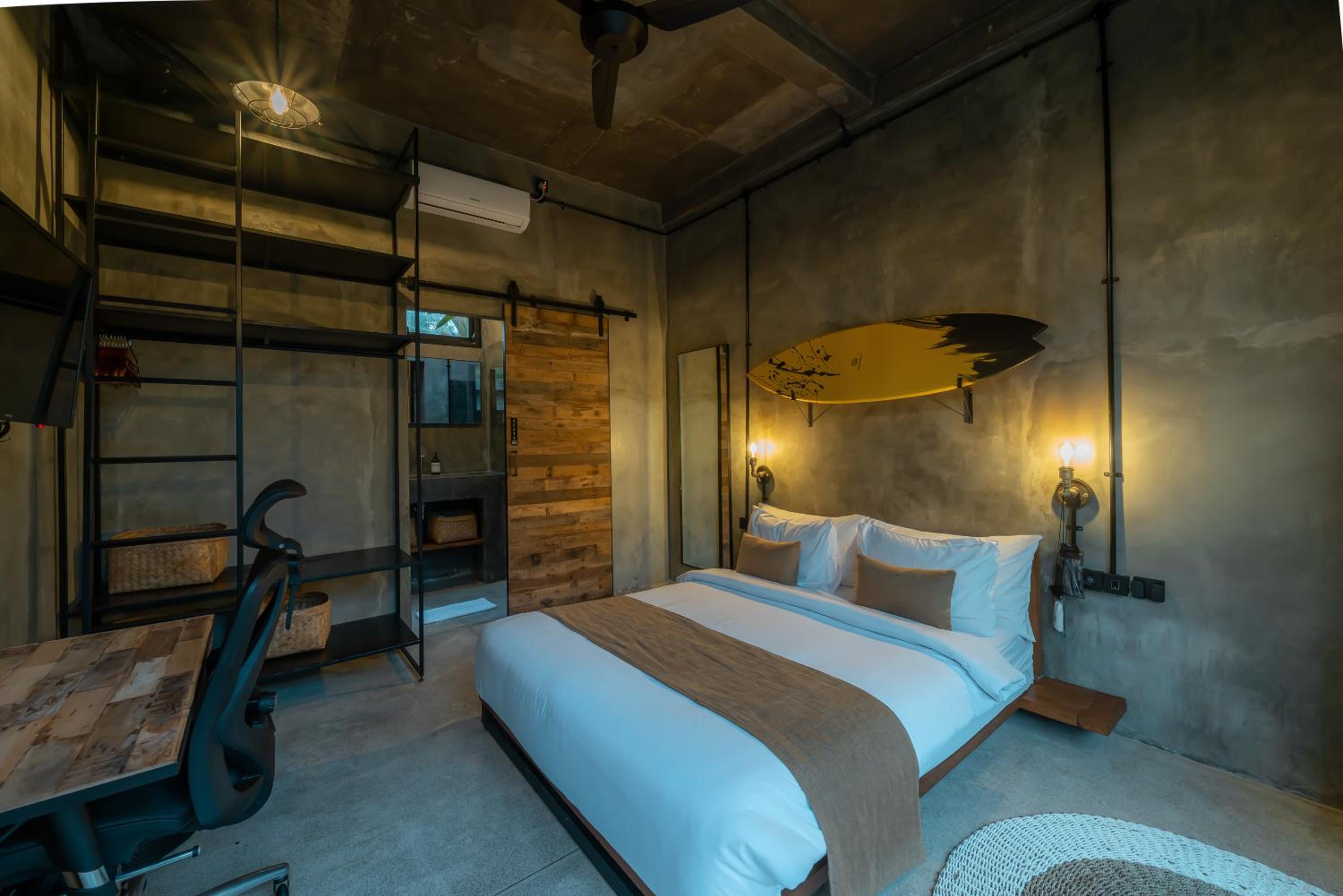 Villa Konkrete - 3BR - Tropical Hideaway Rooftop 15mins to The Beach view 2