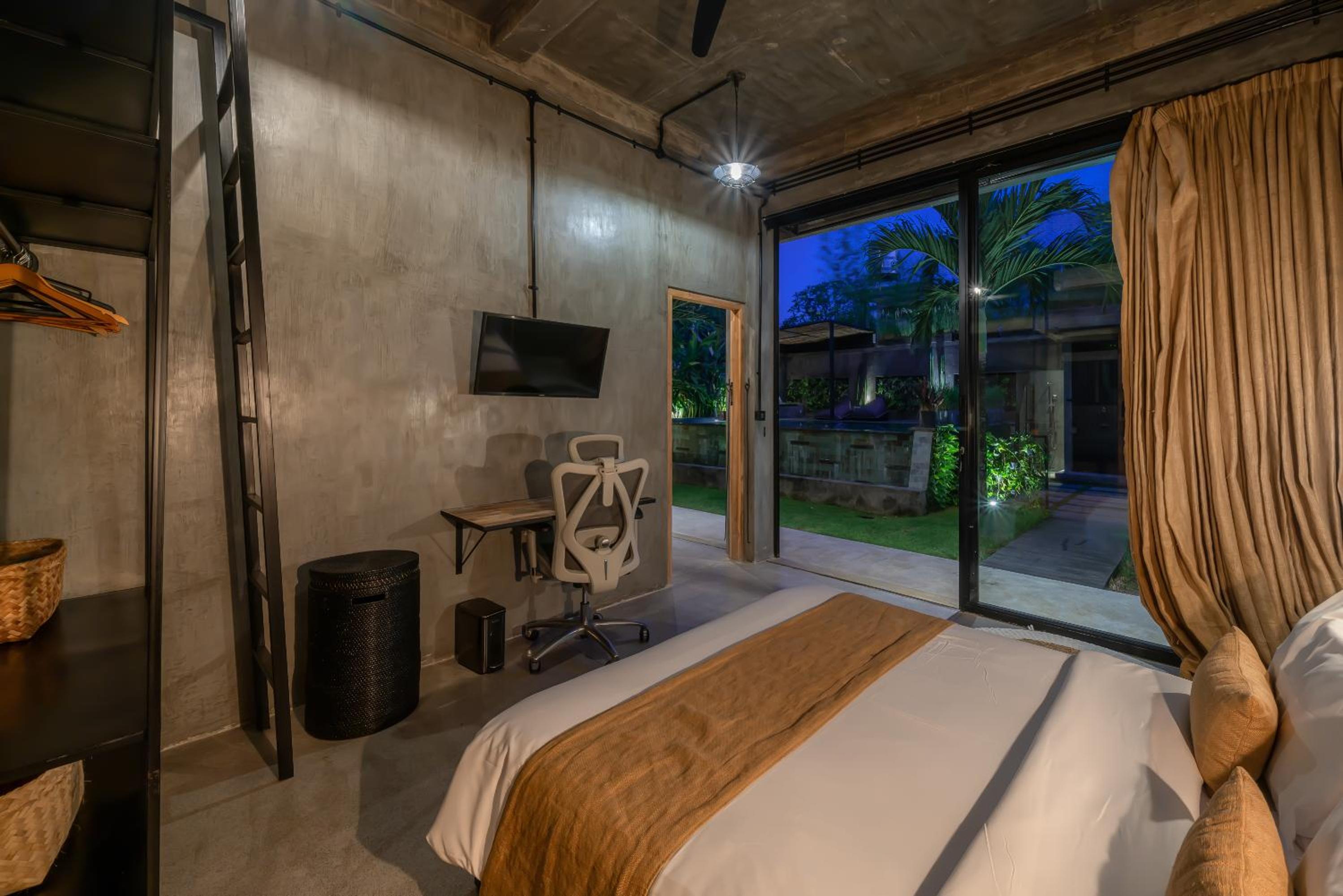 Villa Konkrete - 3BR - Tropical Hideaway Rooftop 15mins to The Beach view 4