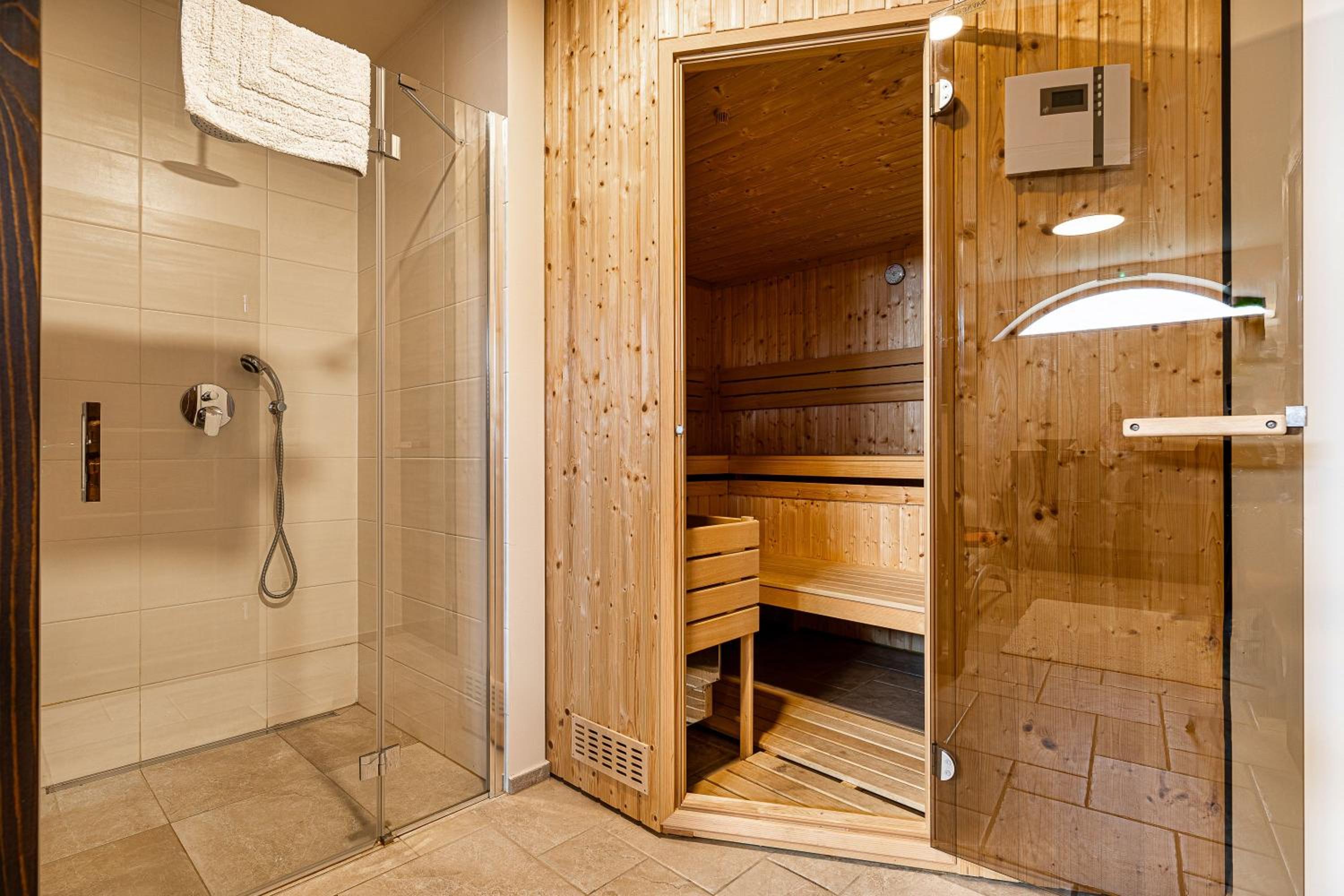 Luxury Pool Villa Gradin - Happy Rentals view 3