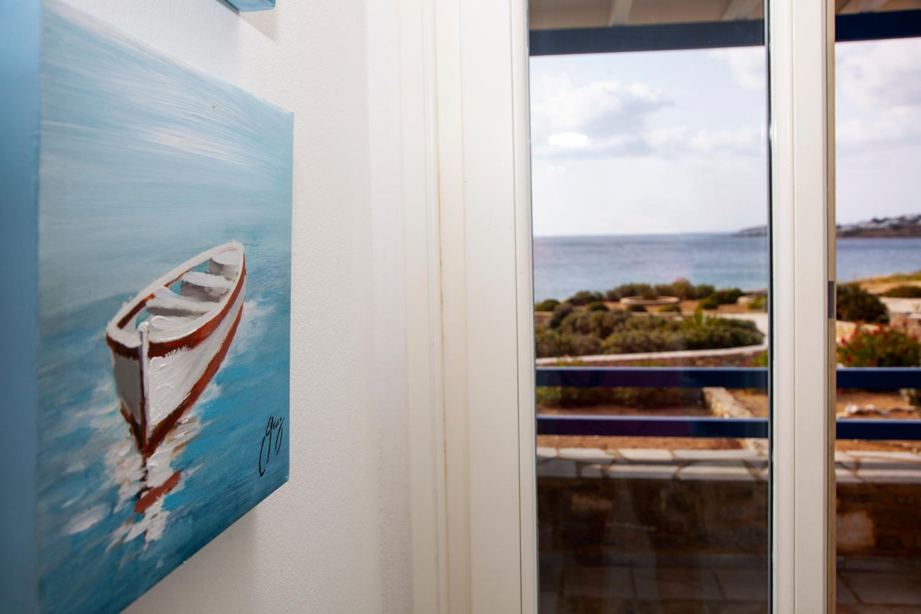 Aura Paros