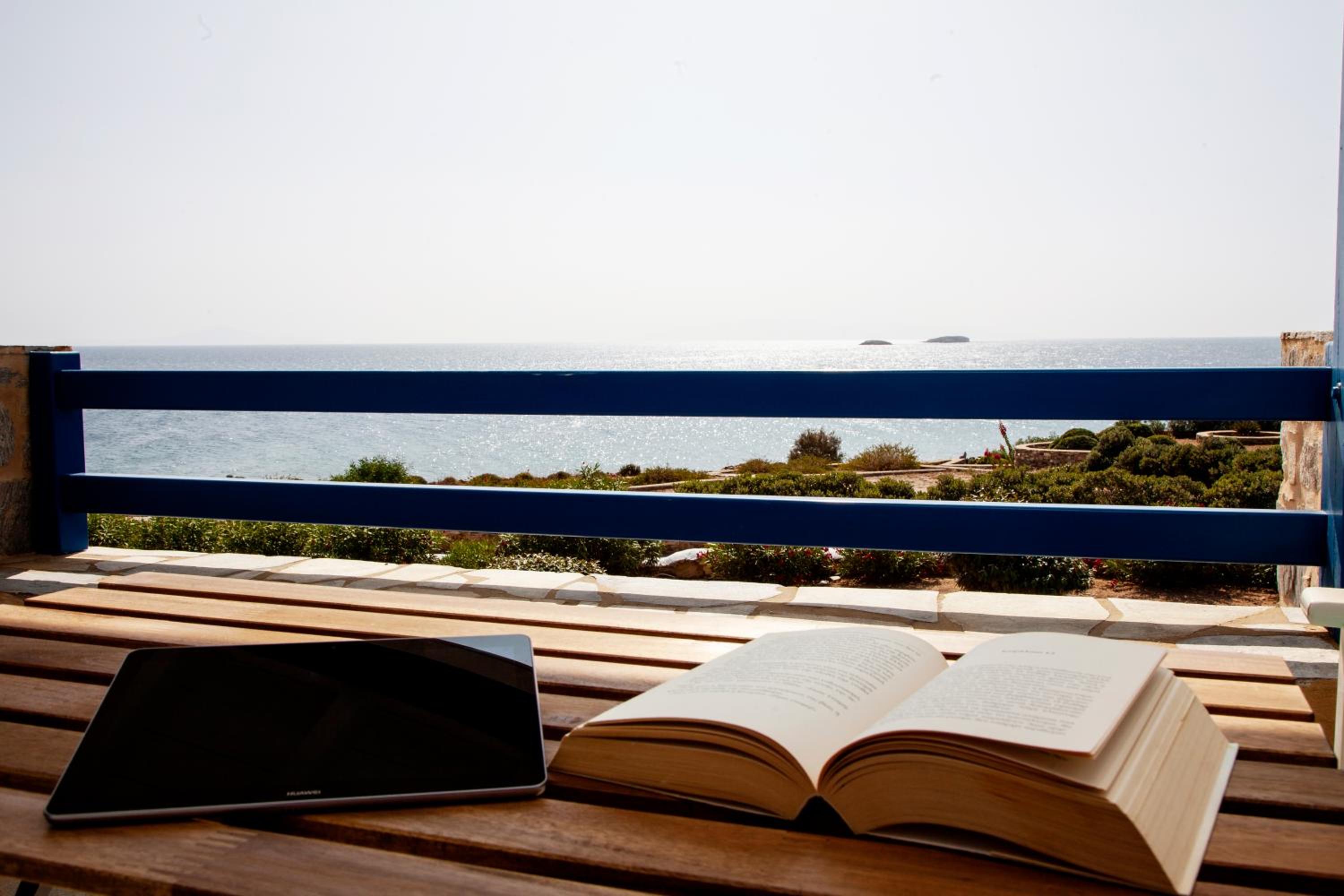 Aura Paros