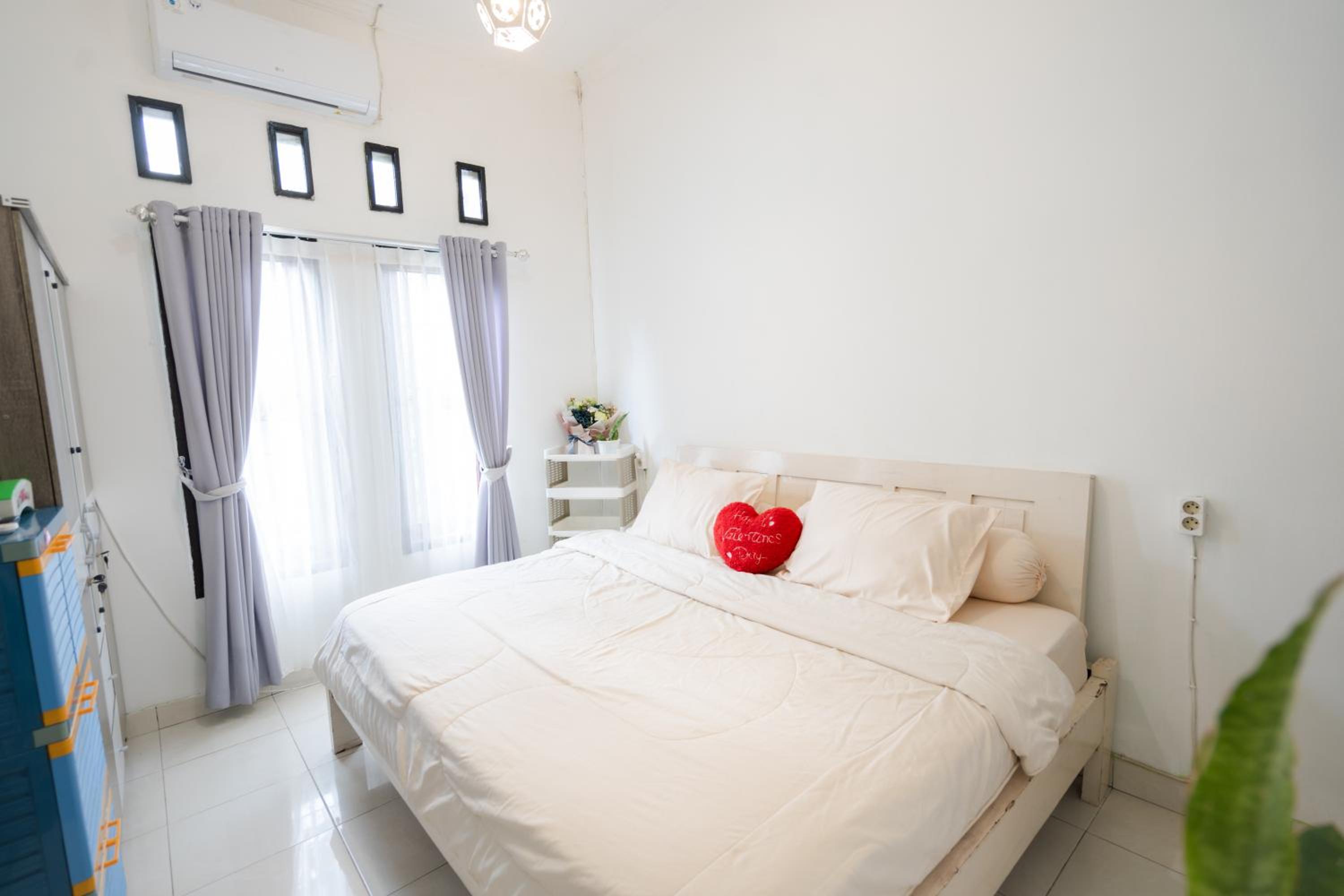 2 Bedroom Cozy House in Lombok view 3
