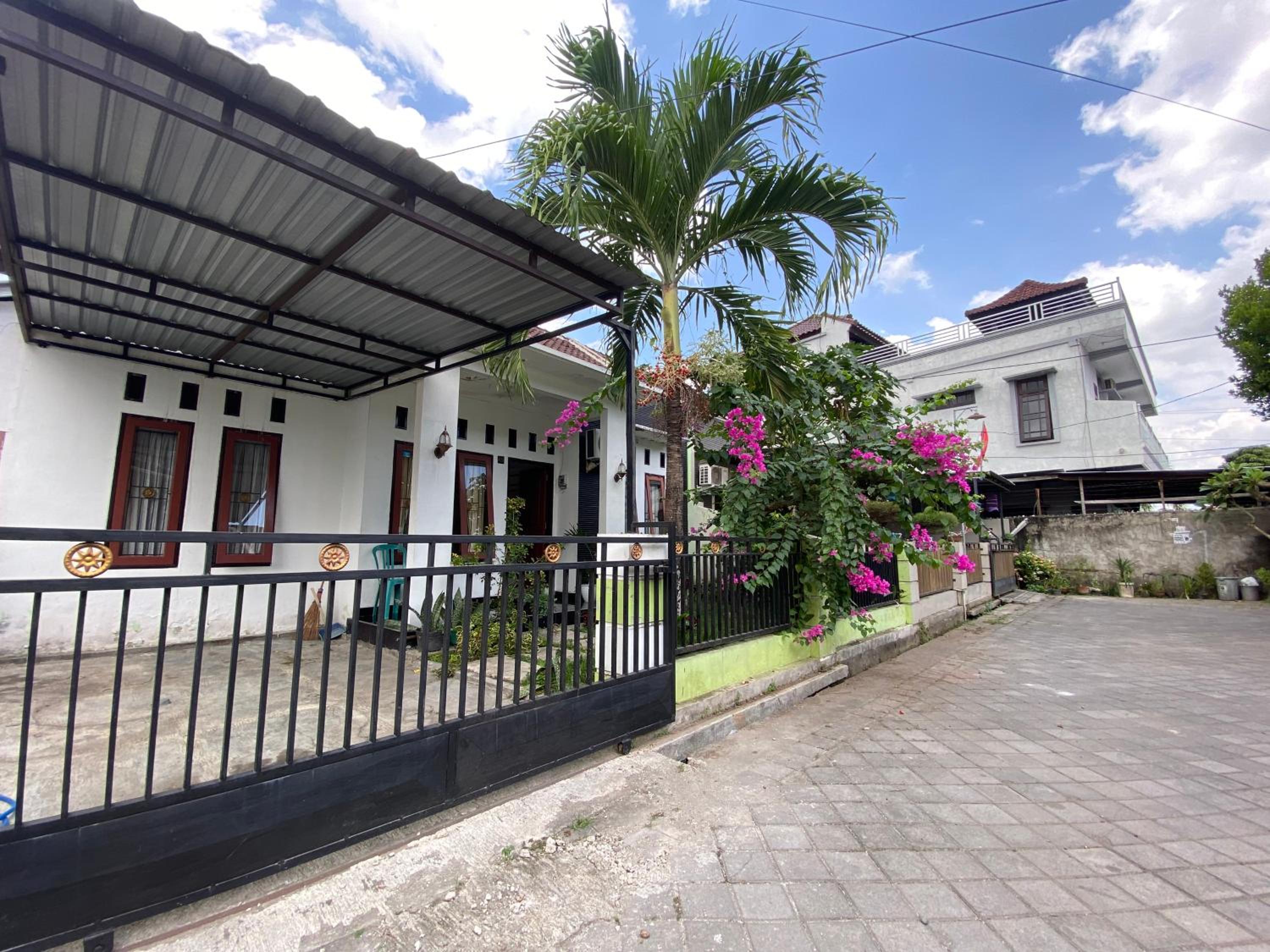 2 Bedroom Cozy House in Lombok view 2