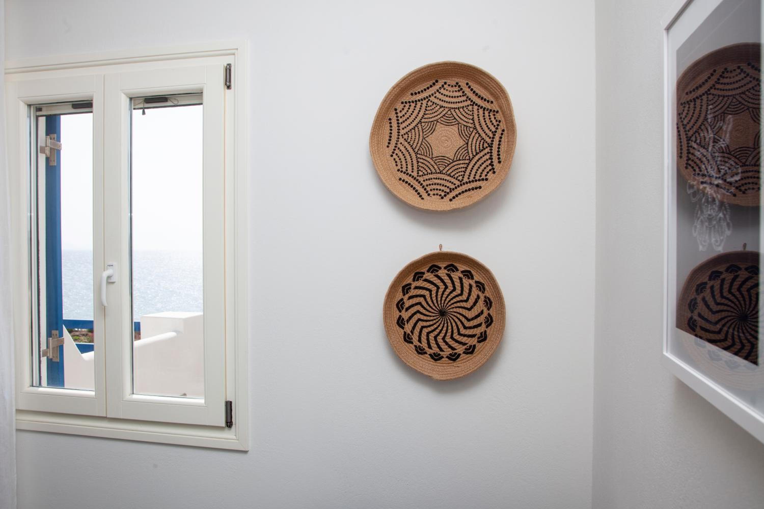 Aura Paros