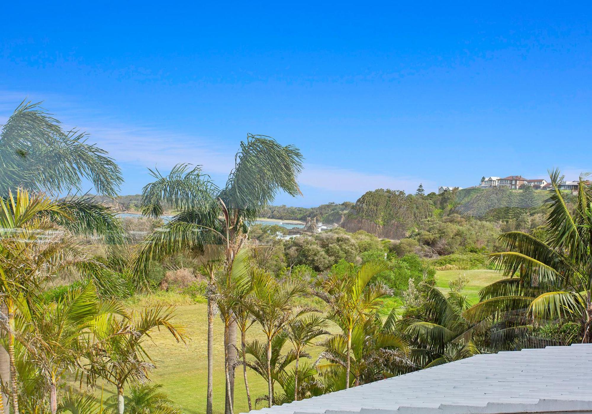 Escape to Jones Beach Kiama - Beachfront unit with direct beach access & views