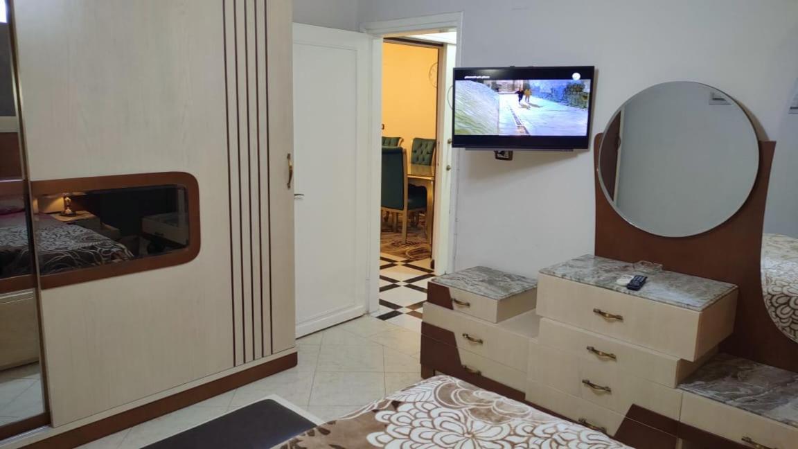 شقة مكرم عبيد للعائلات فقط 21 families only