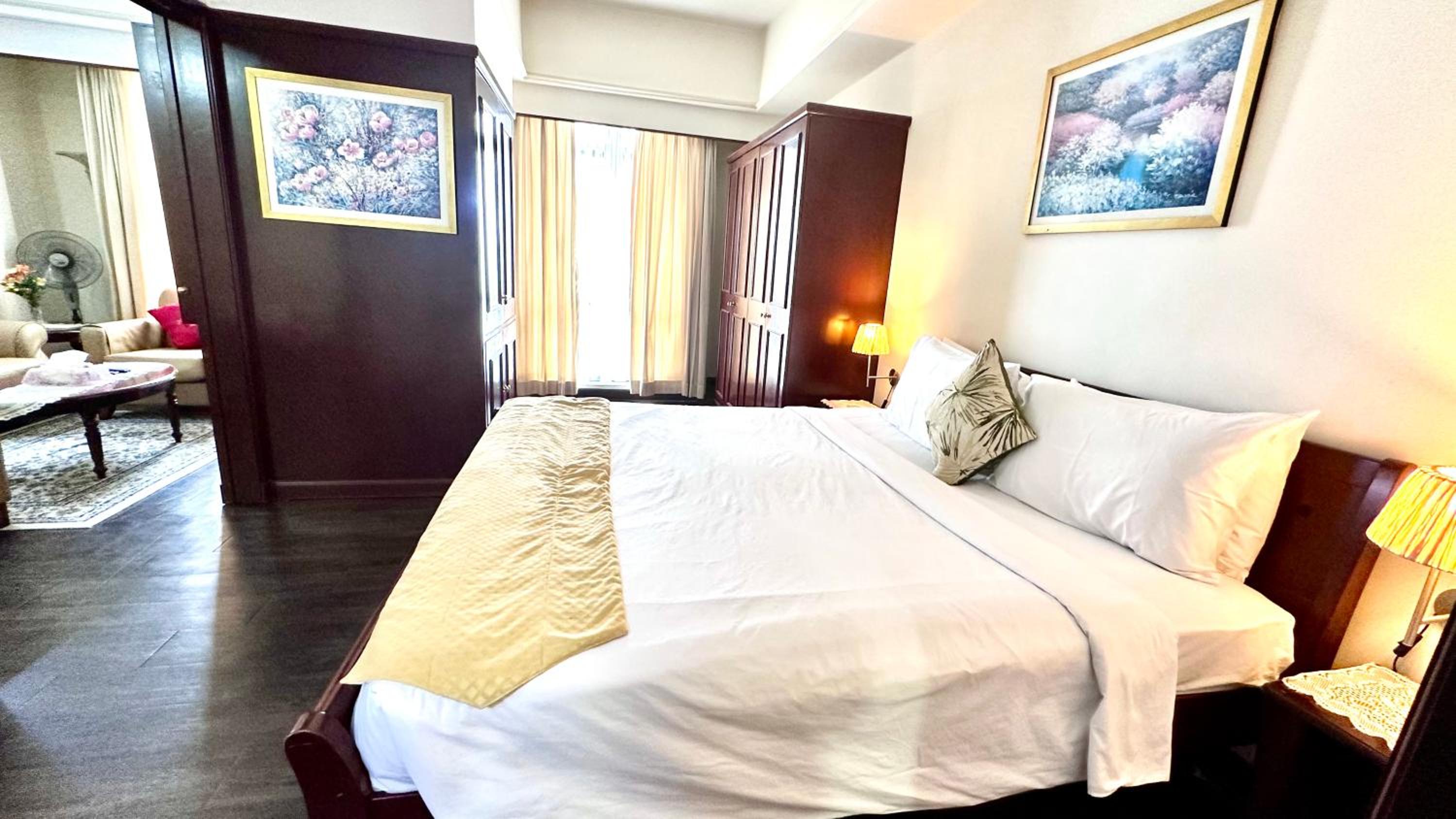 Rihanna service suite at times square