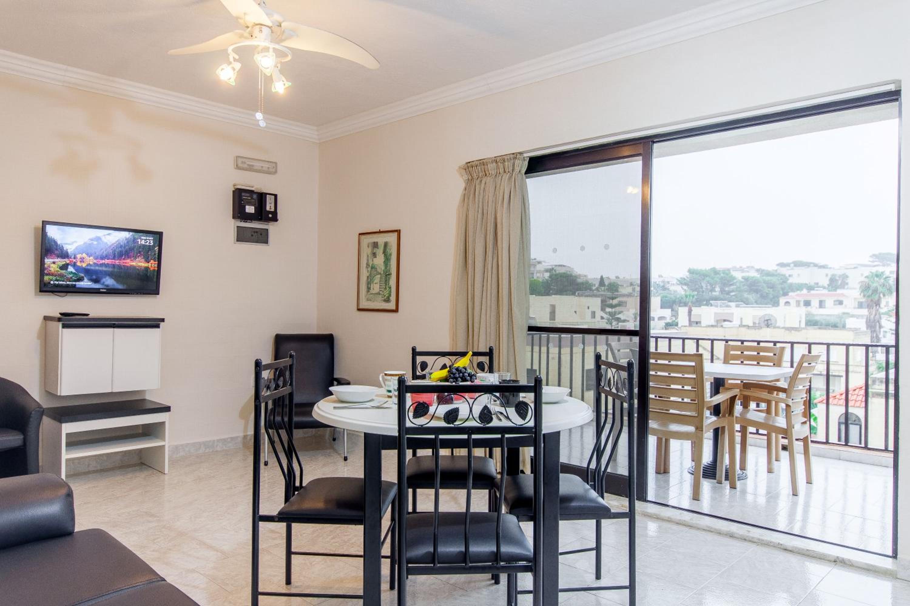 Pool & Sea Merill Apartments Mellieha view 3