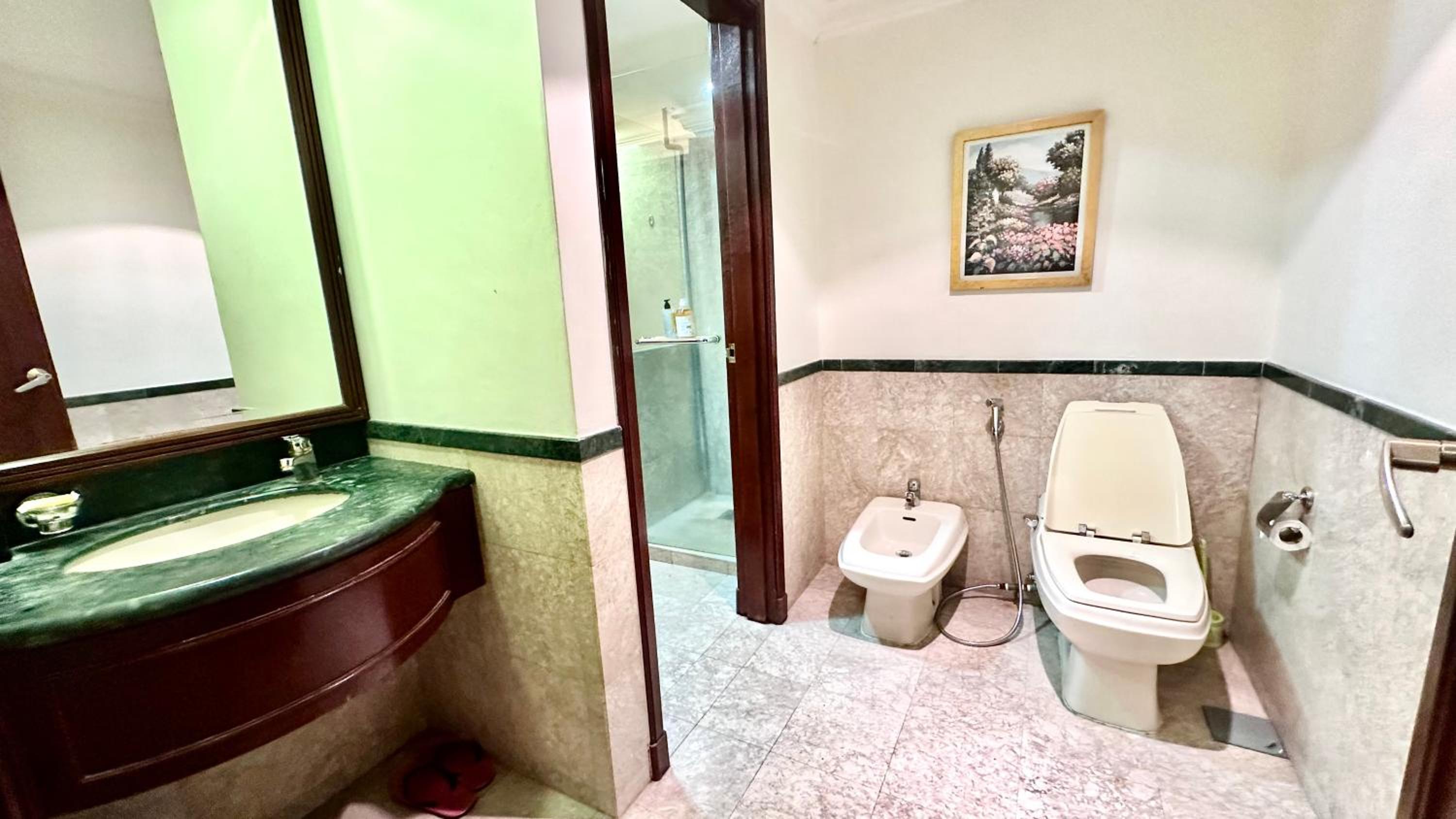 Rihanna service suite at times square
