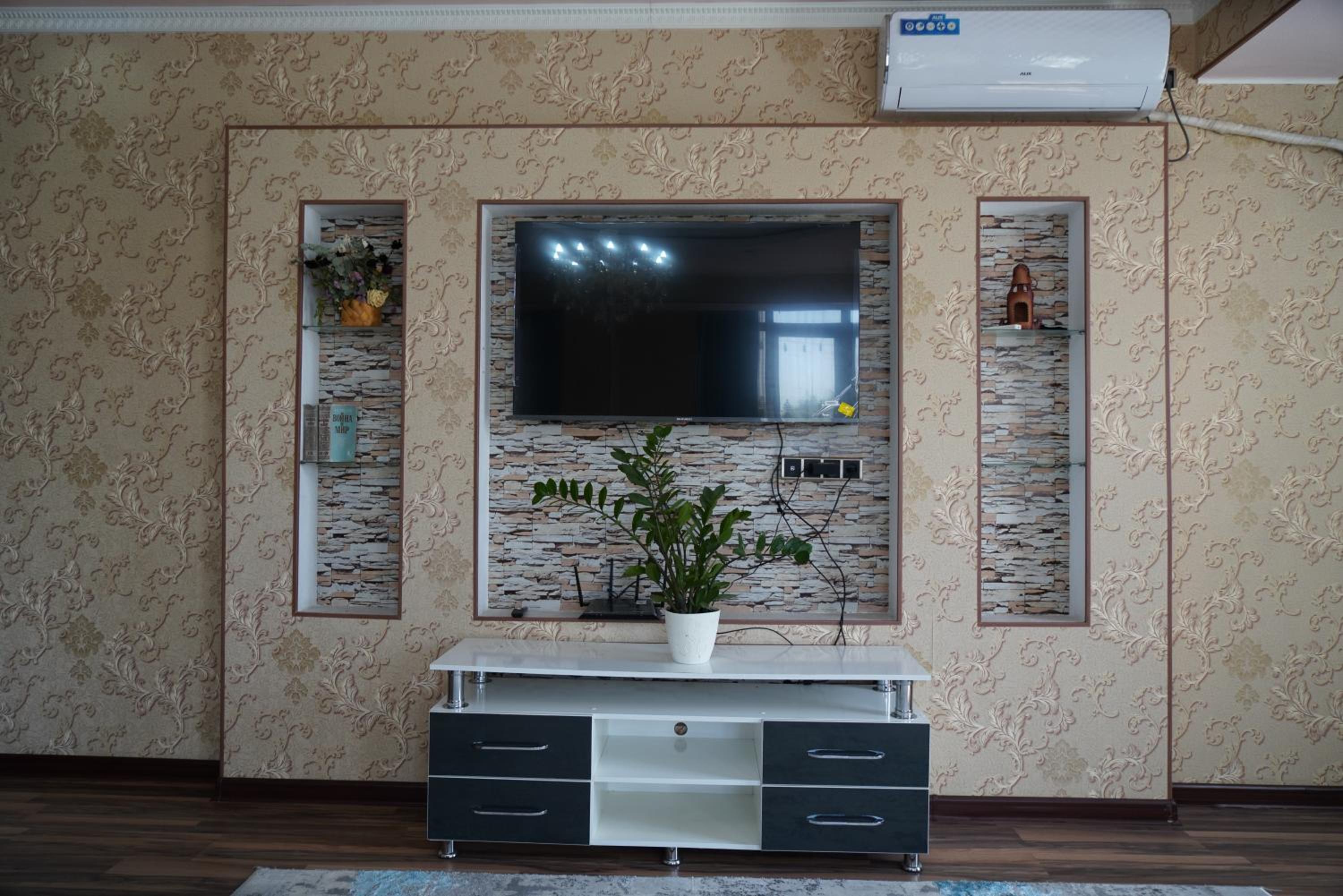 Nice and comfortable apartment in the downtown of Bishkek view 2