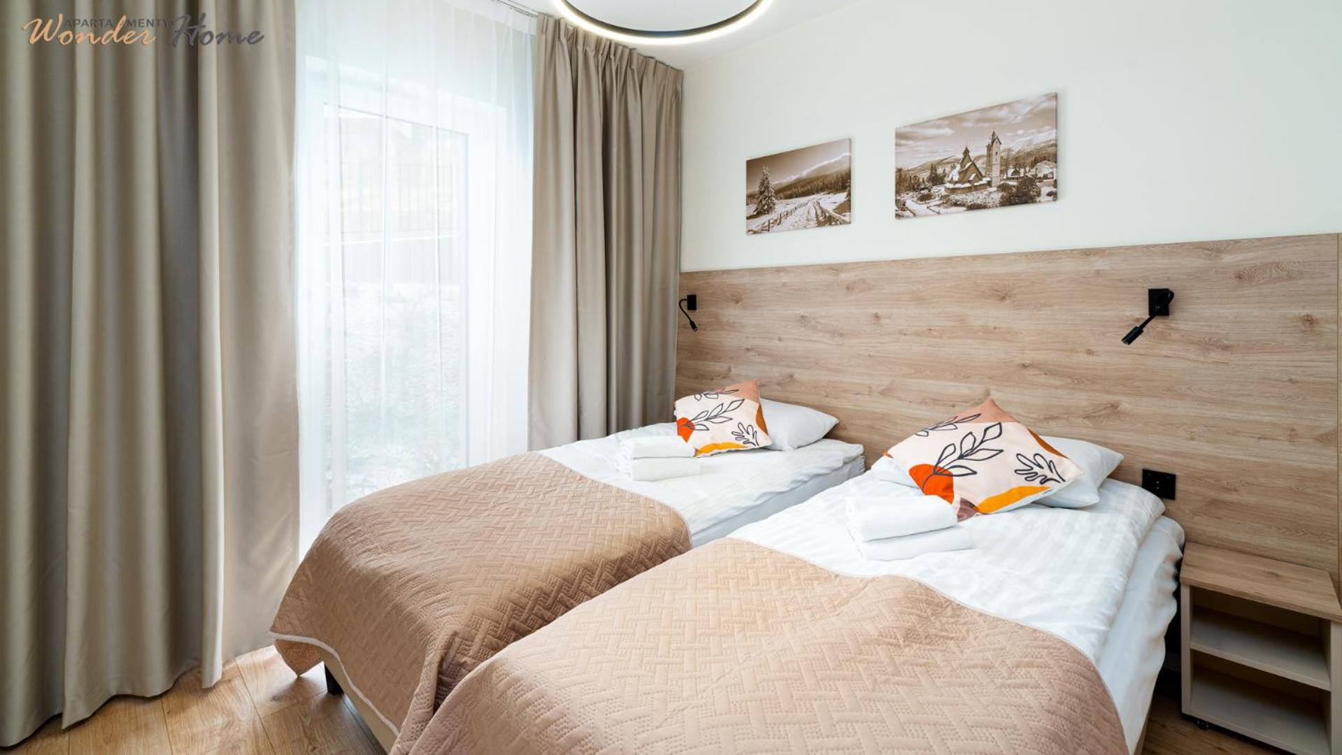 Wonder Home - Domki Hillside tuż przy stoku narciarskim - na terenie kompleksu plac zabaw i zewnętrzna siłownia, sklep, parking