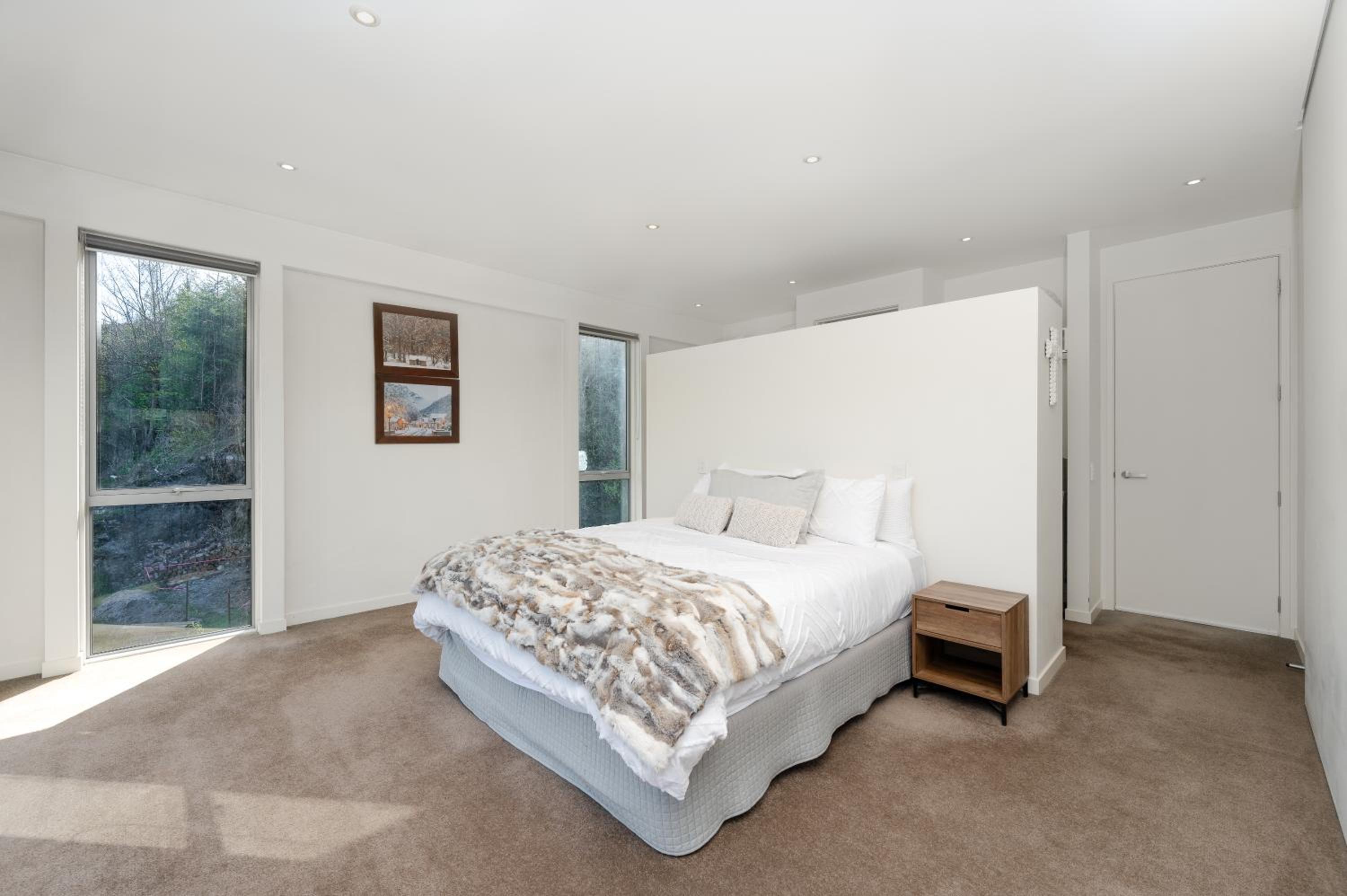 Queenstown Spectacular Lake & Mountain View Home view 5