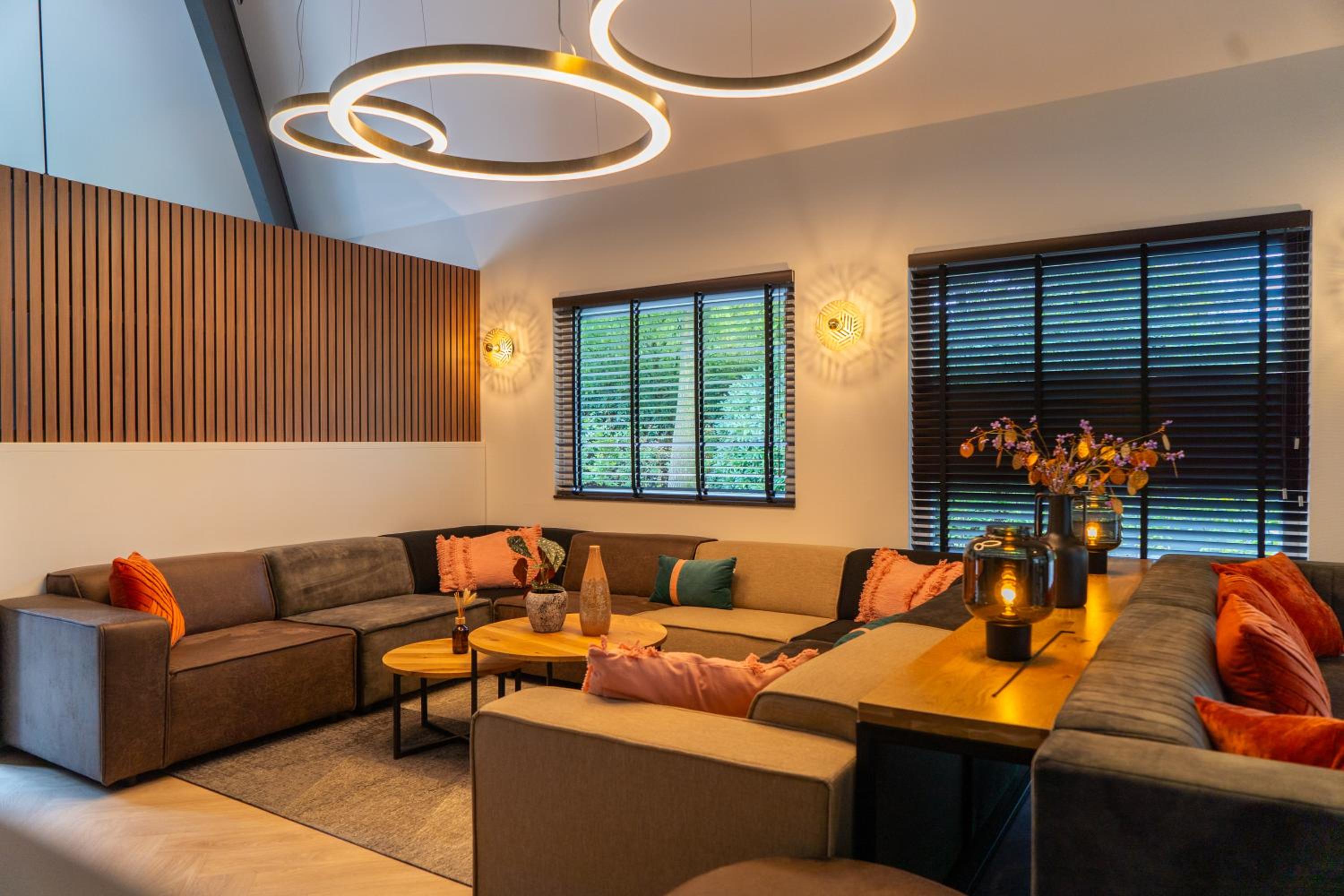 Wellness Villa with 2 Saunas, Jacuzzi & Grill Kota | 18 persons