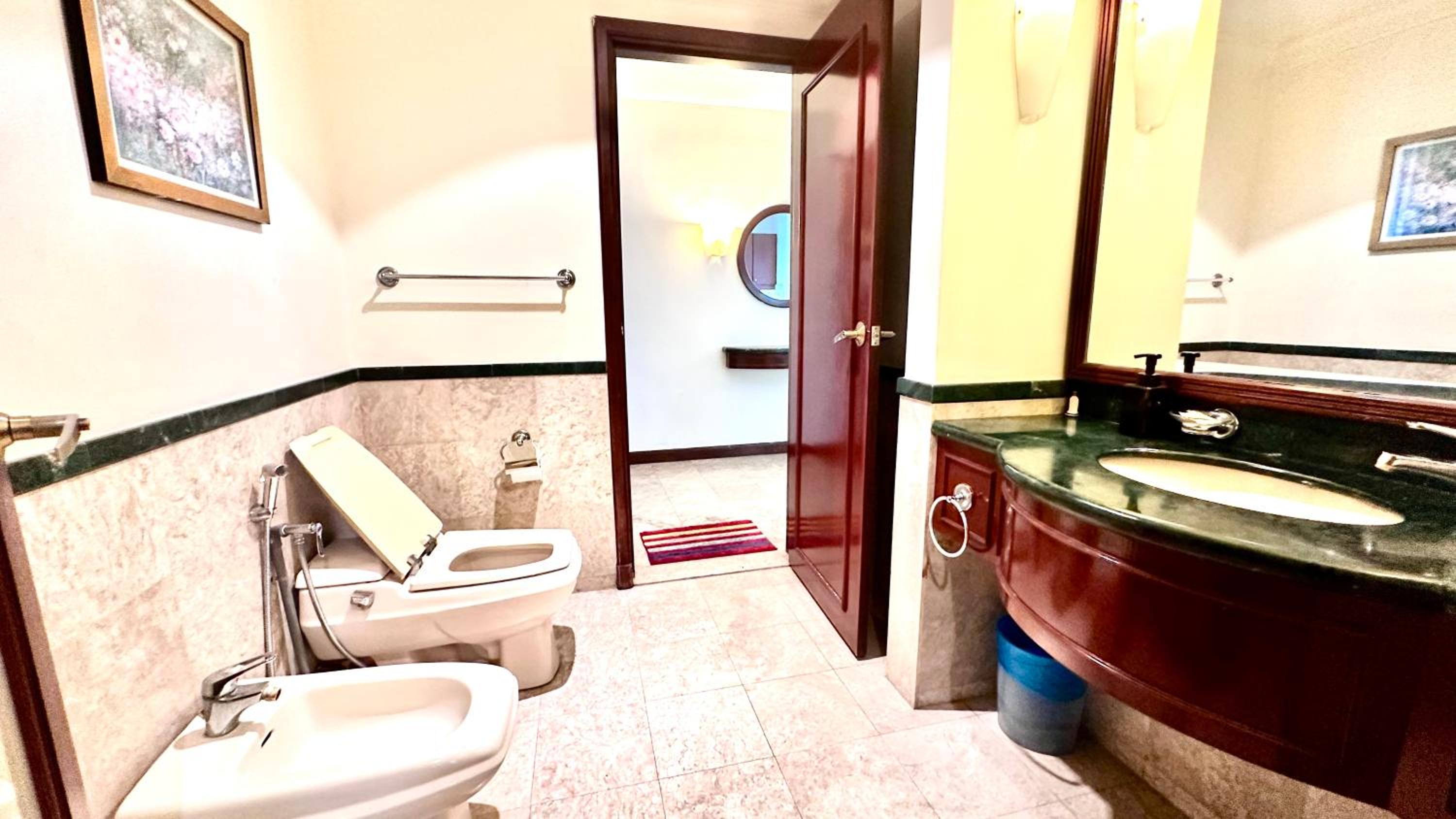 Rihanna service suite at times square