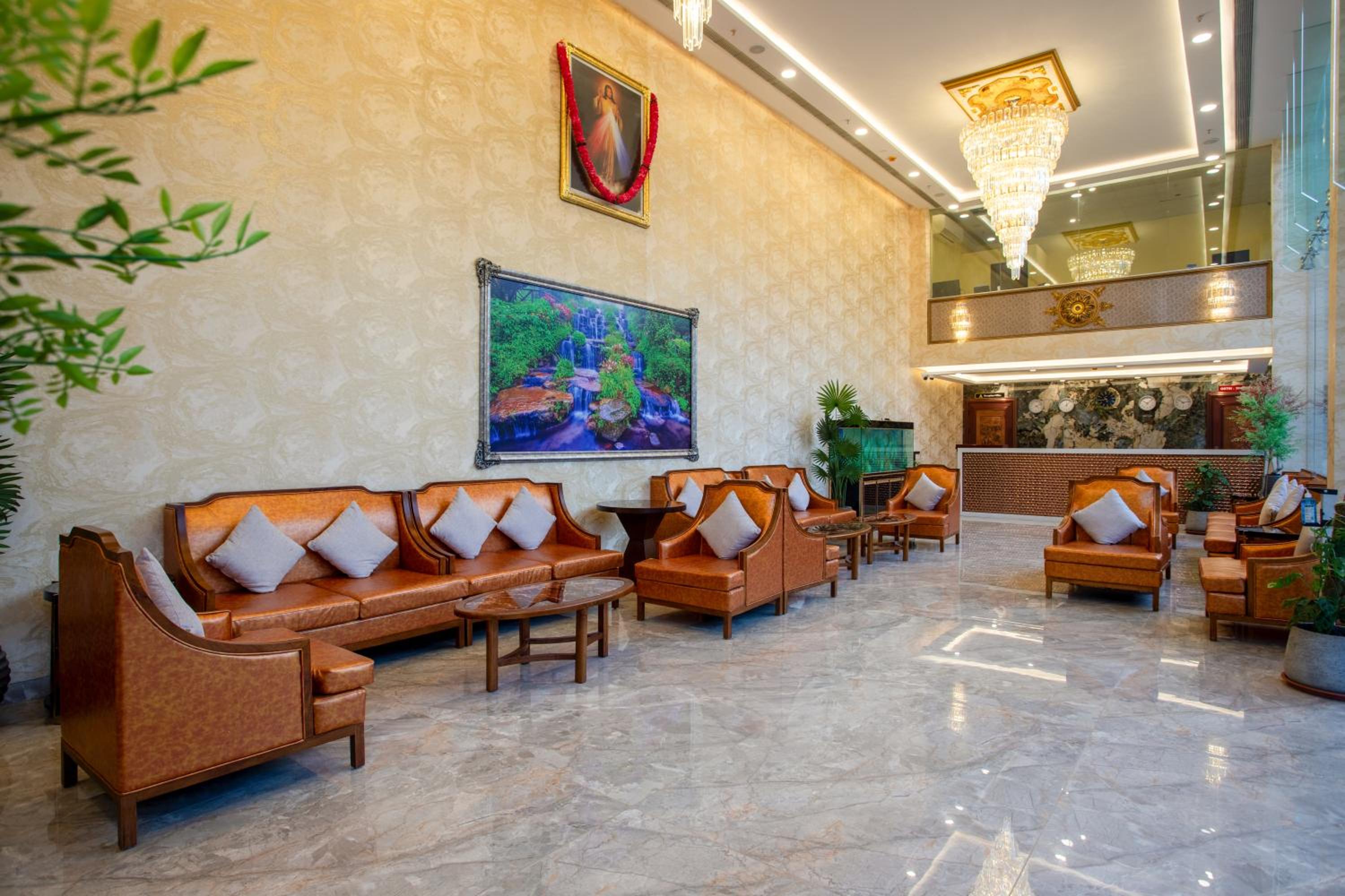 The Avenue Grand