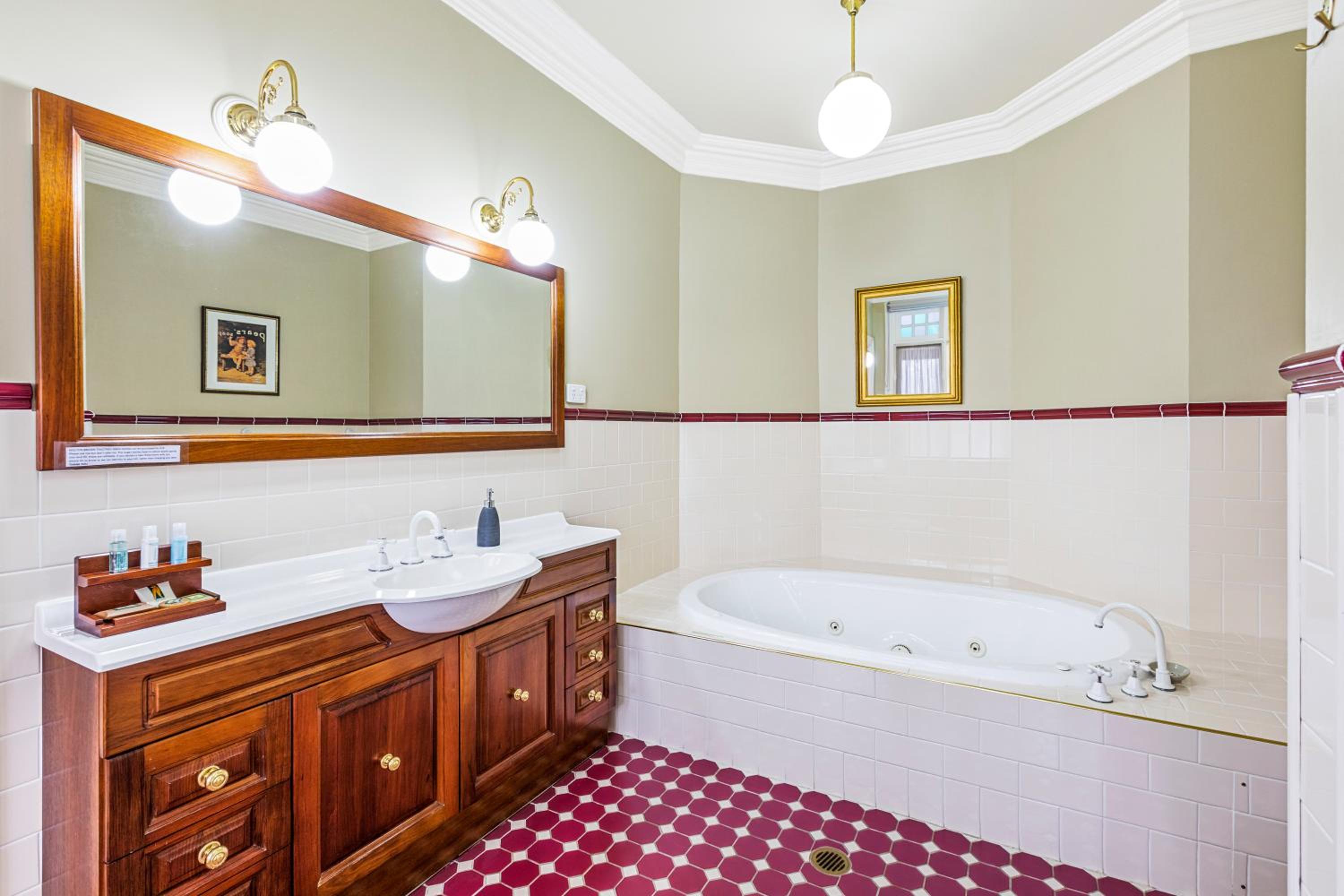 Bethany Manor Bed & Breakfast
