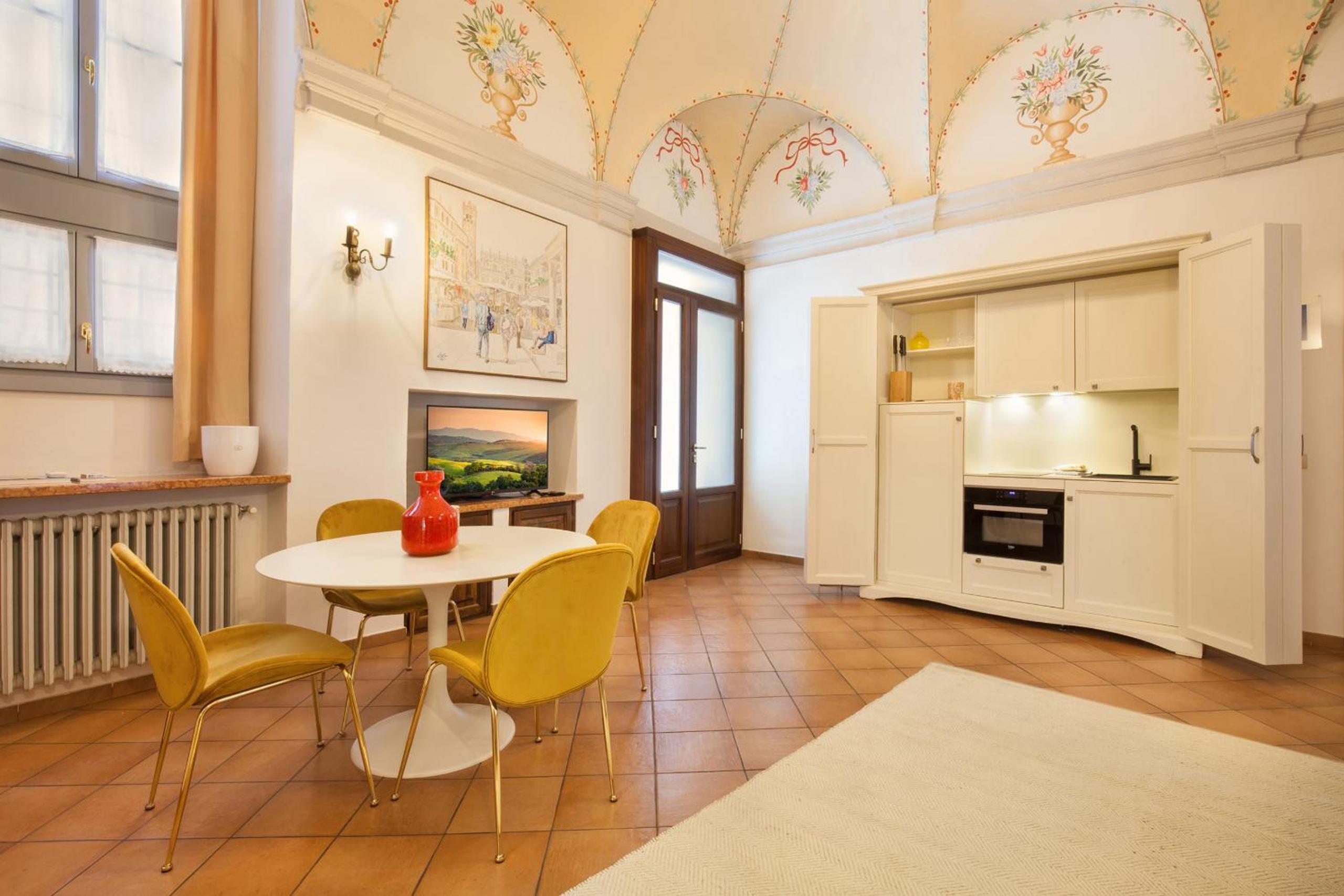 Verincanto Suite In old Verona Downtown view 4