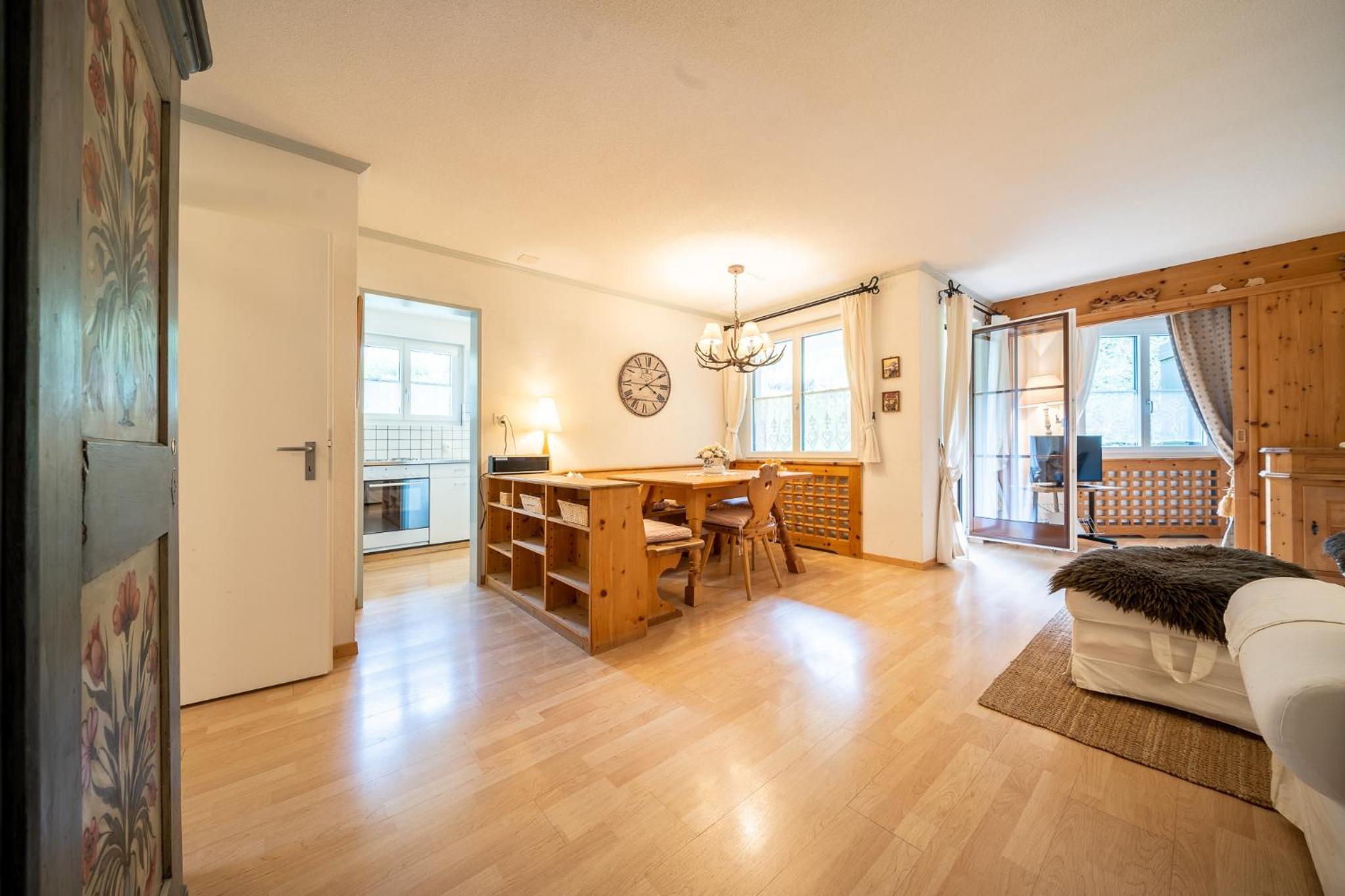 5302 Grosszeugige 3,5 Zimmer Wohnung mit stilvoller Einrichtung