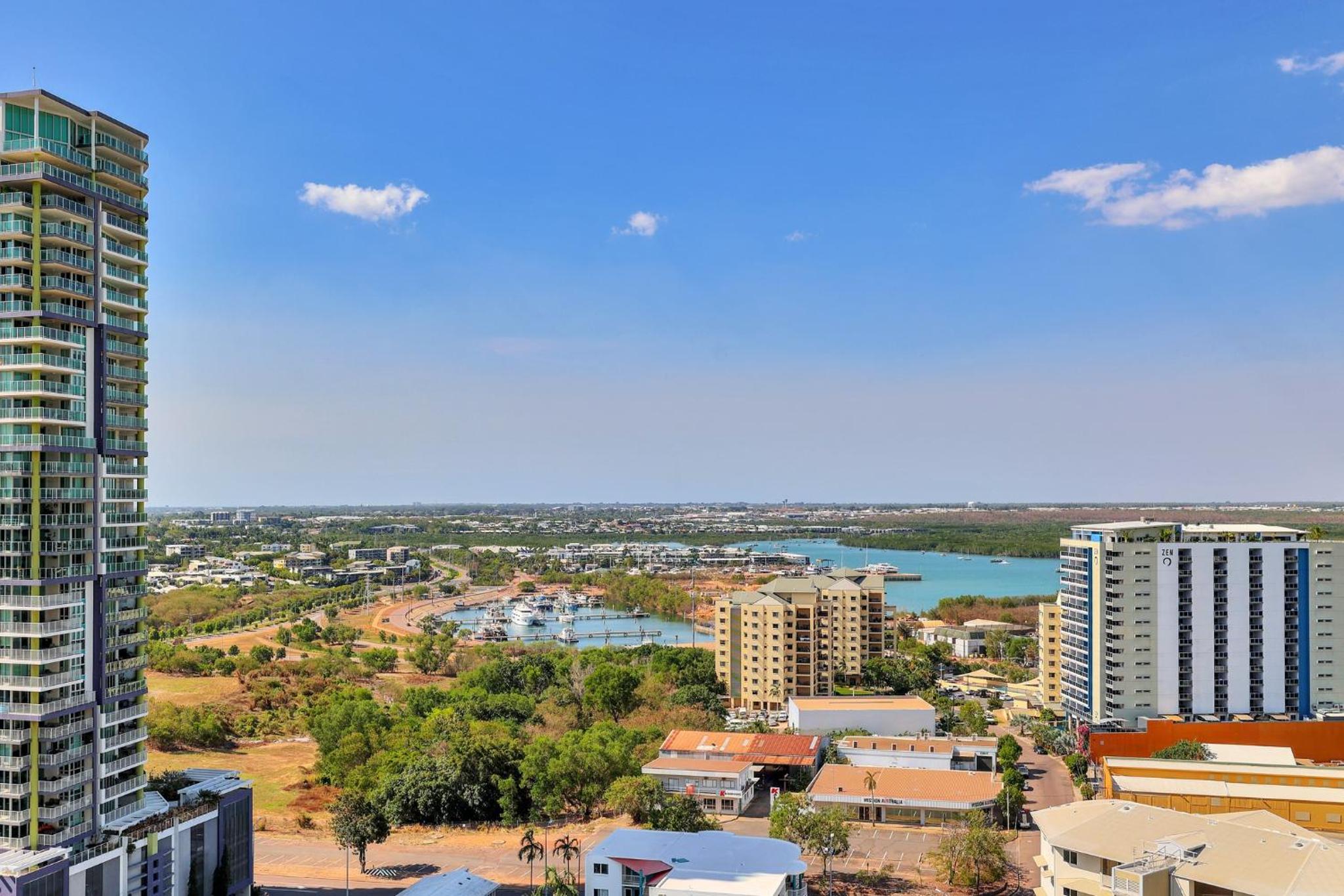 Darwin City Harbour views-Situated above the OAK Restaurant Coastalcoastretreats - Image 1