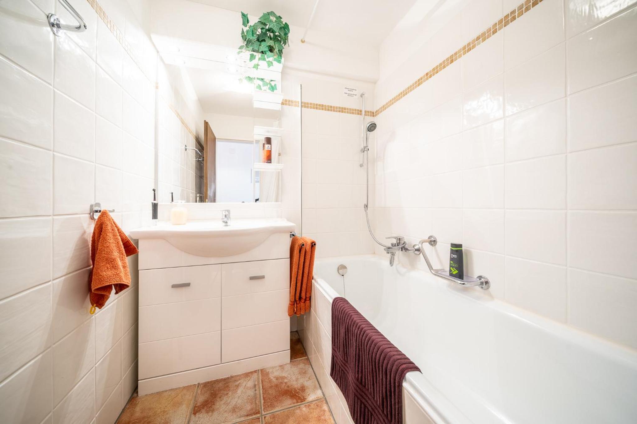 5401 Grosszuegige Dachgeschoss-Wohnung mit Parkettboden und Balkon - Moderne und helle Gestaltung