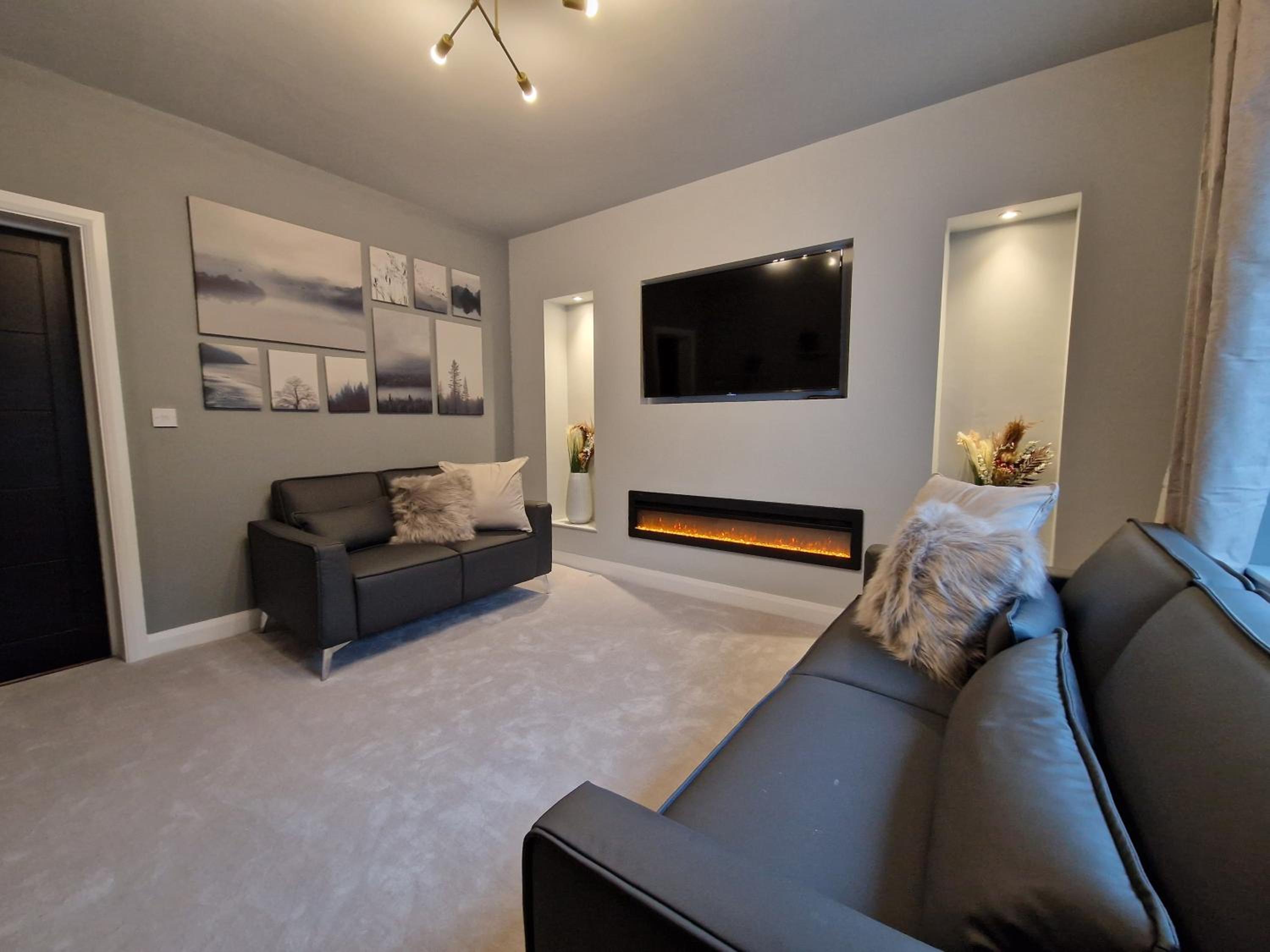 3 Bedroom Stylish Home Merthyr view 3
