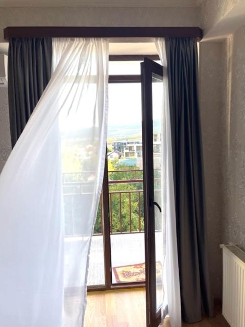 Modern and bright, fully renovated 2-bedroom flat view 5