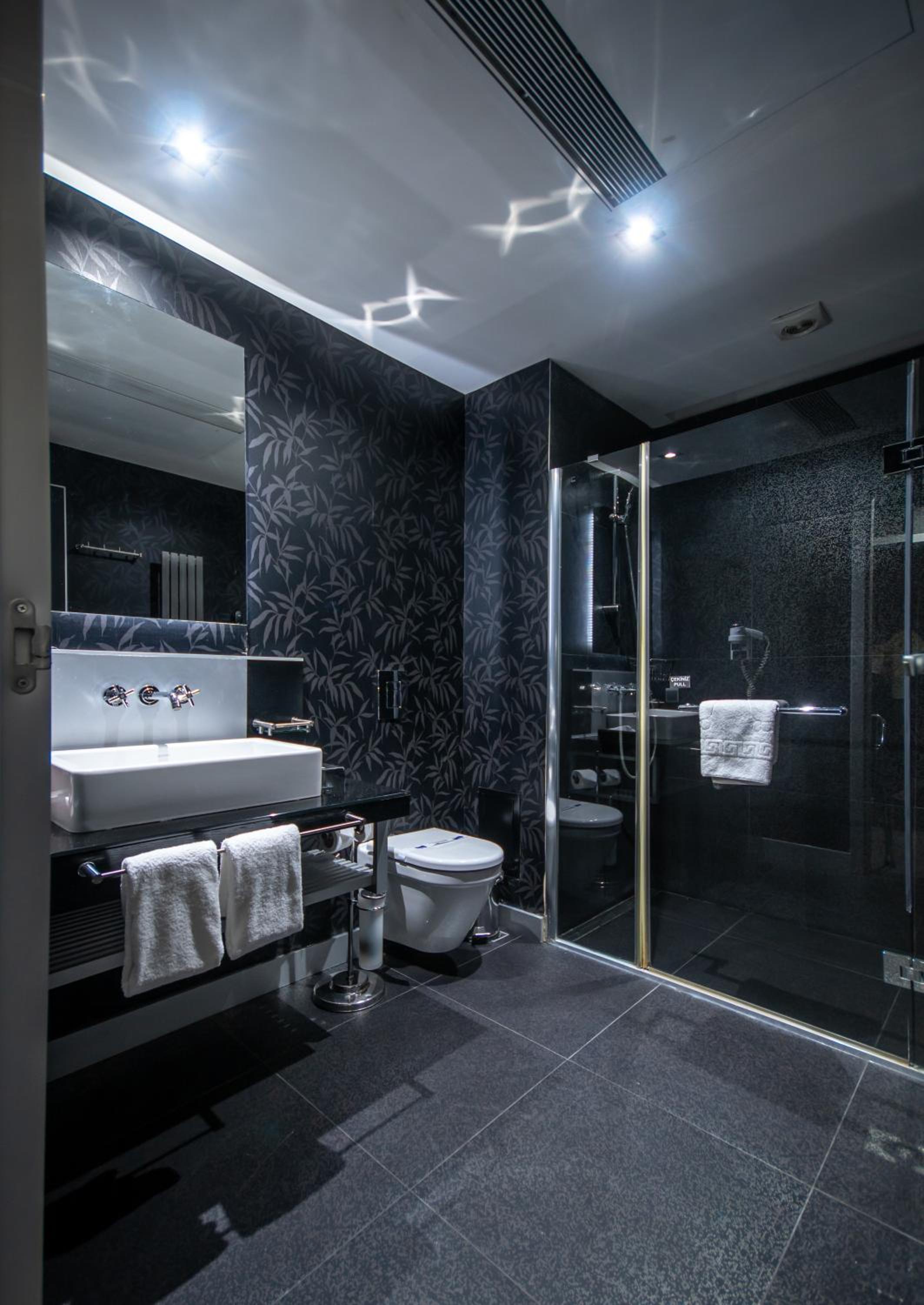 Vernazza Suites - Image 16