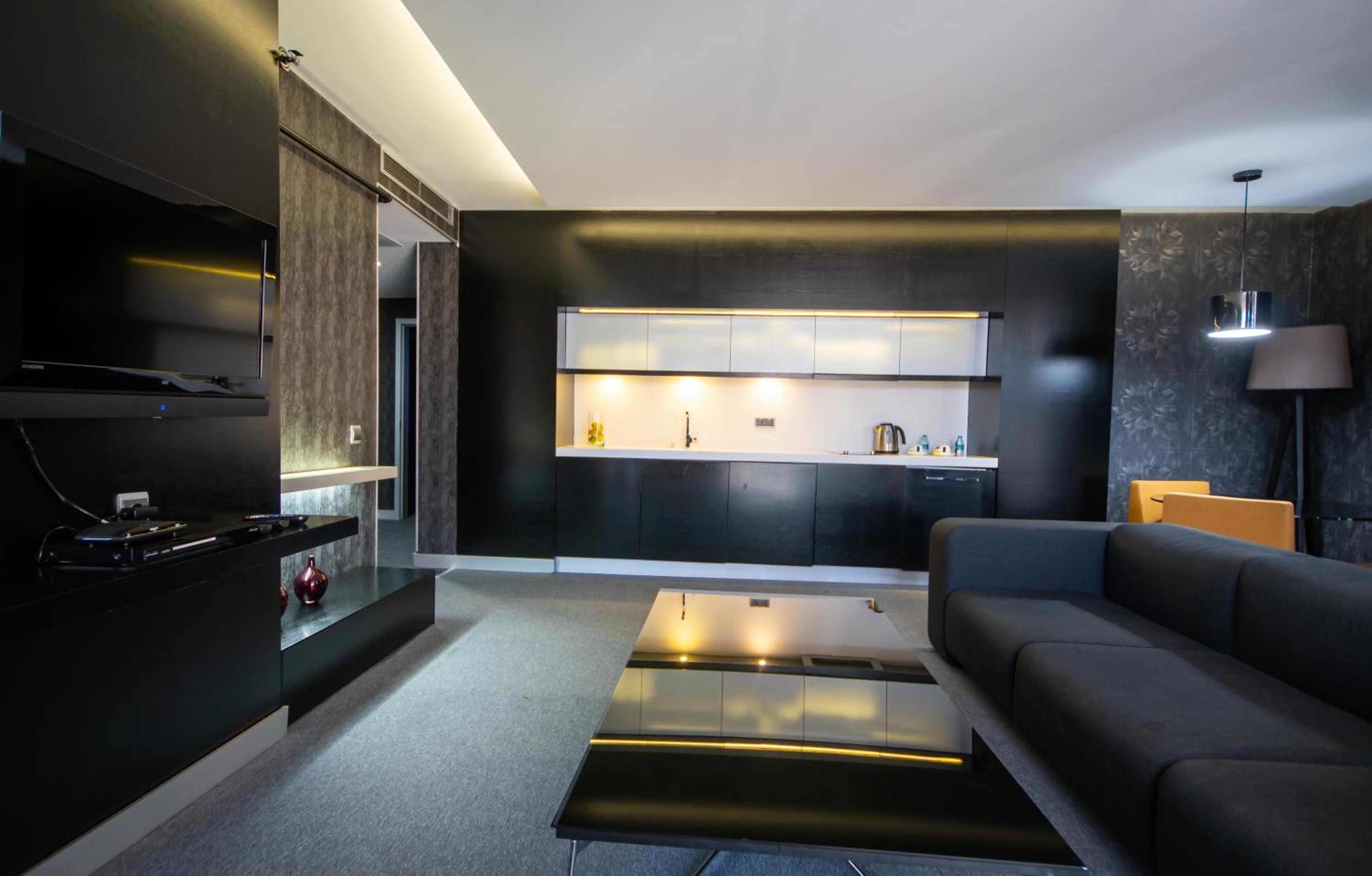 Vernazza Suites - Image 15