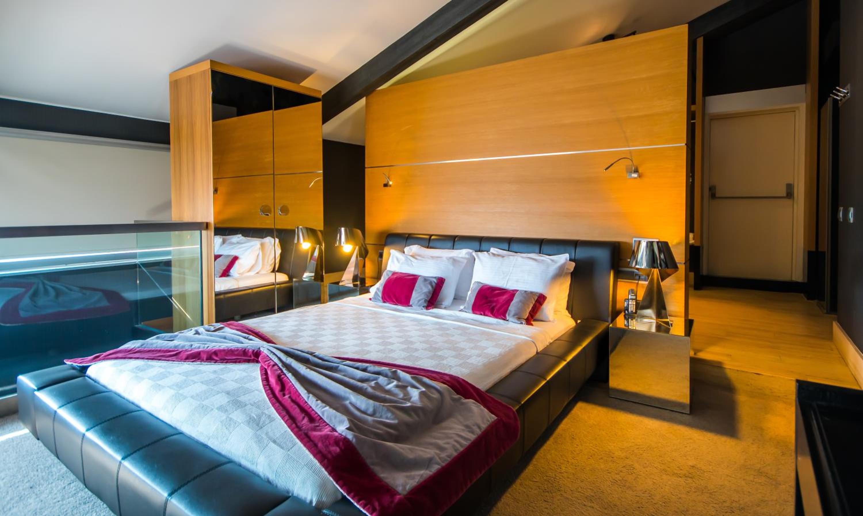 Vernazza Suites - Image 17
