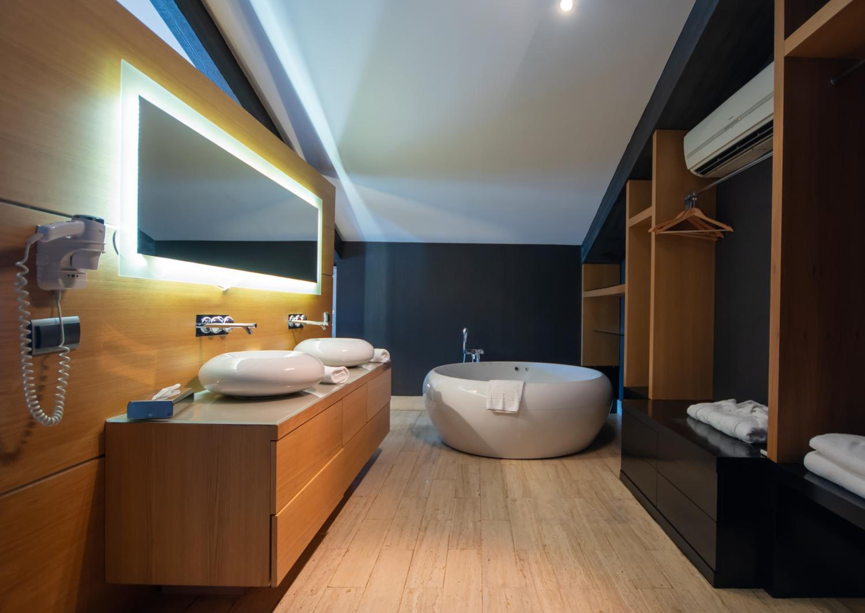 Vernazza Suites - Image 19