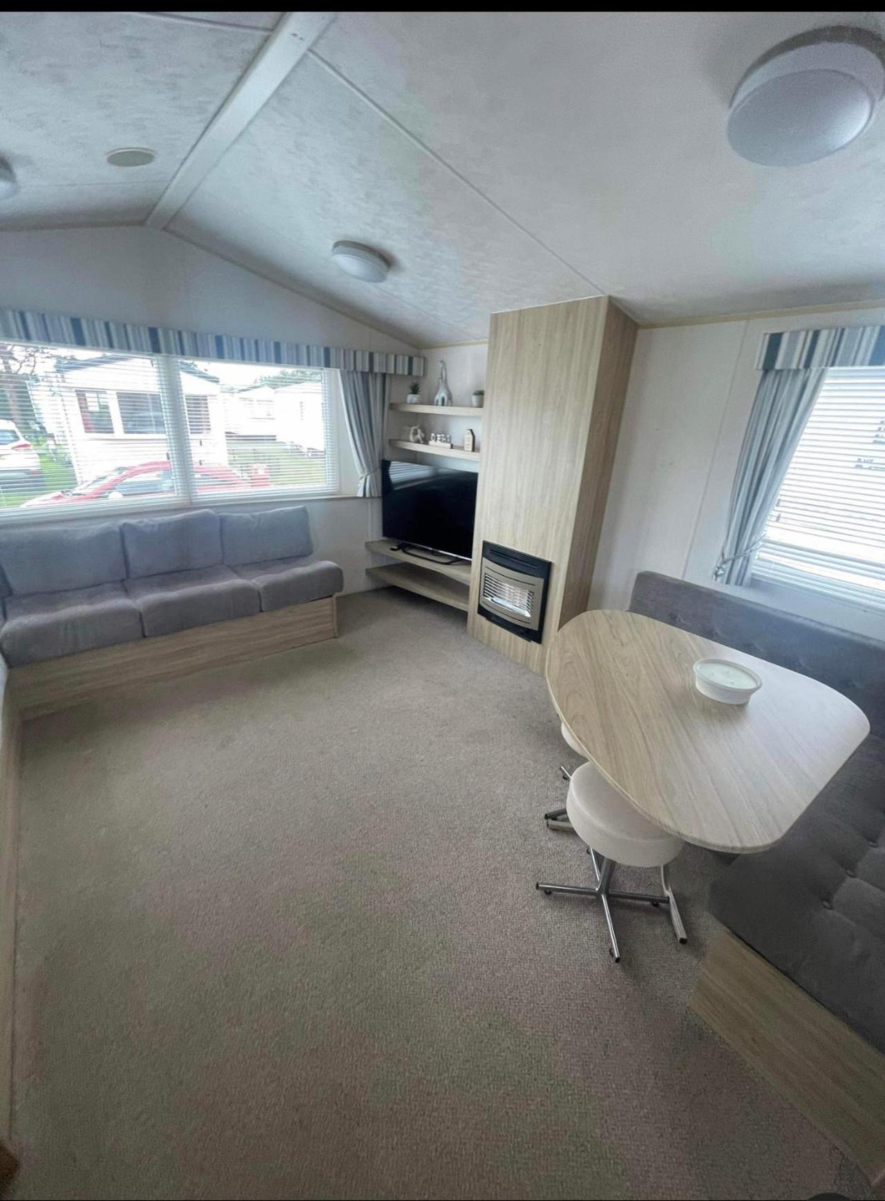 Lyon’s Robin Hood Rhyl caravan sbw view 5