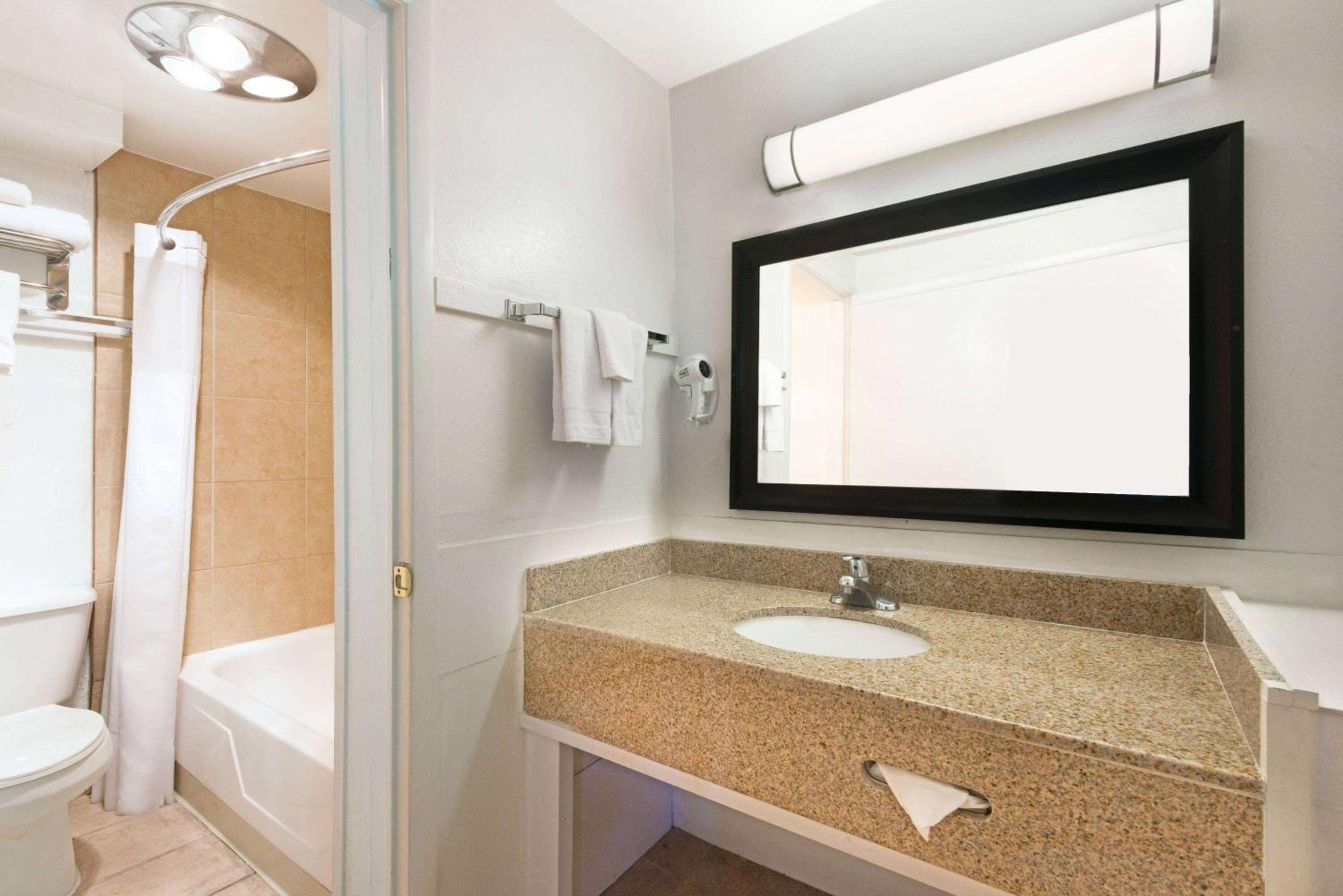 Las Vegas Vacations - Travelodge by Wyndham Las Vegas NM - Property Image 12