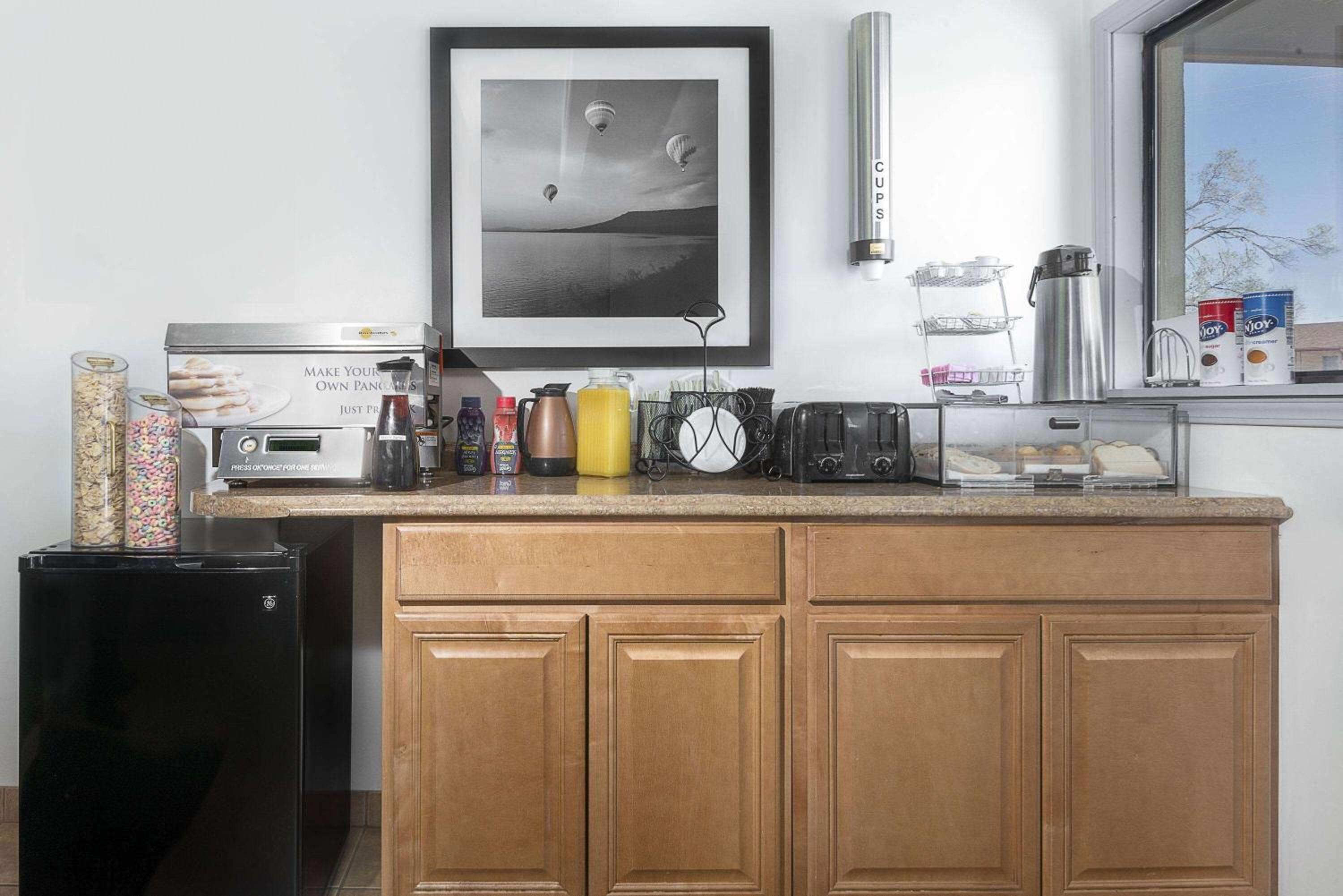 Travelodge by Wyndham Las Vegas NM 3