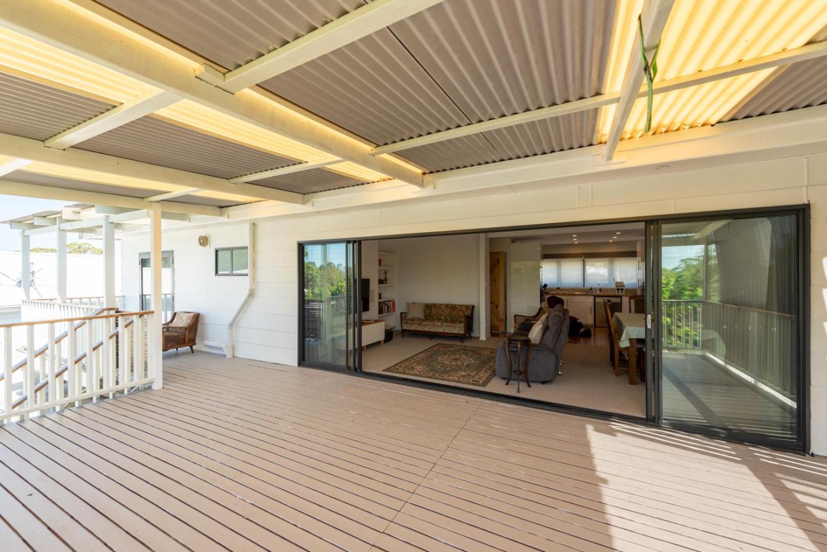 Central Coast-Spacious House 5 minutes drive to beach