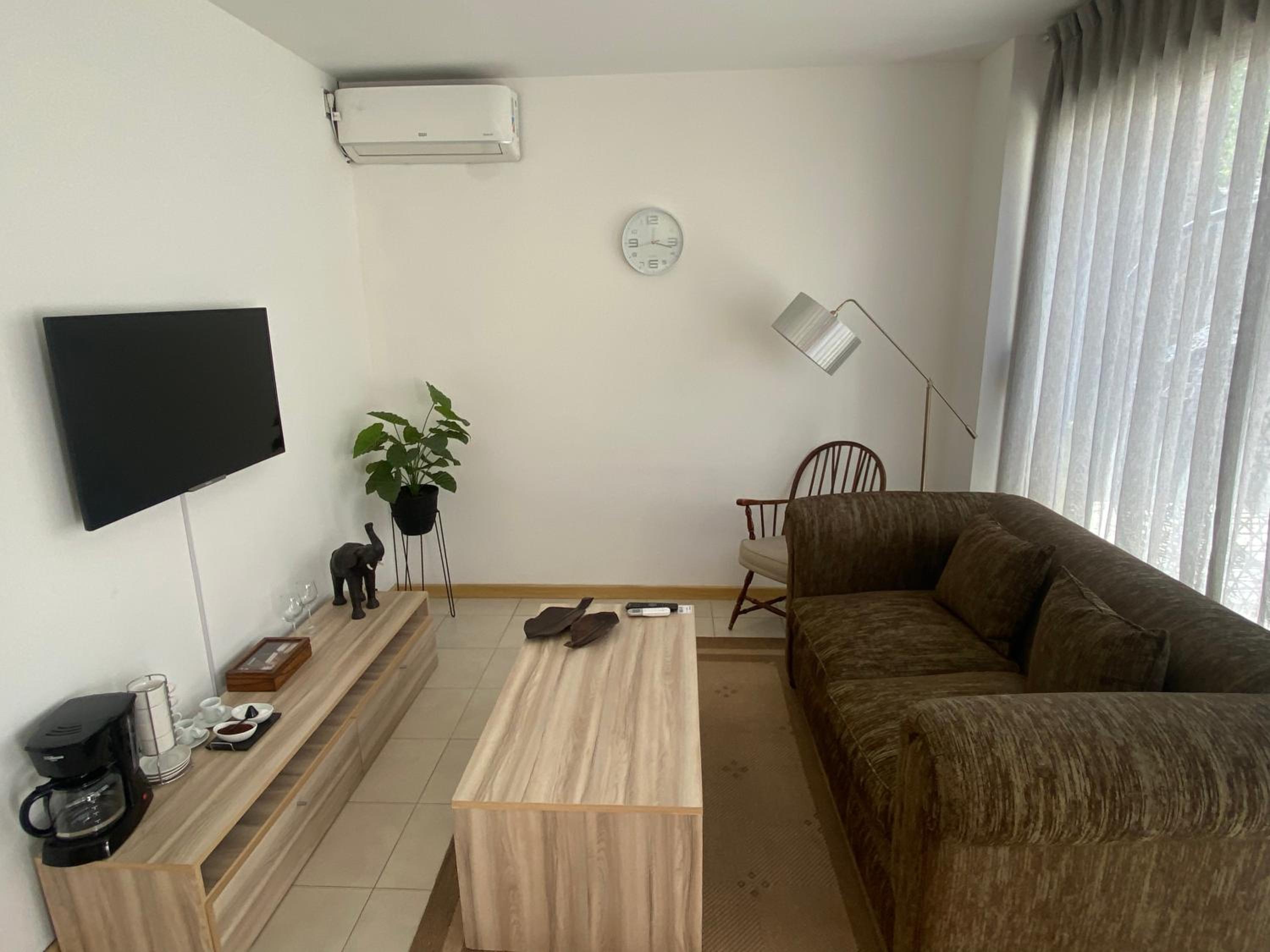Exclusivo en PB patio, cochera, equipado,