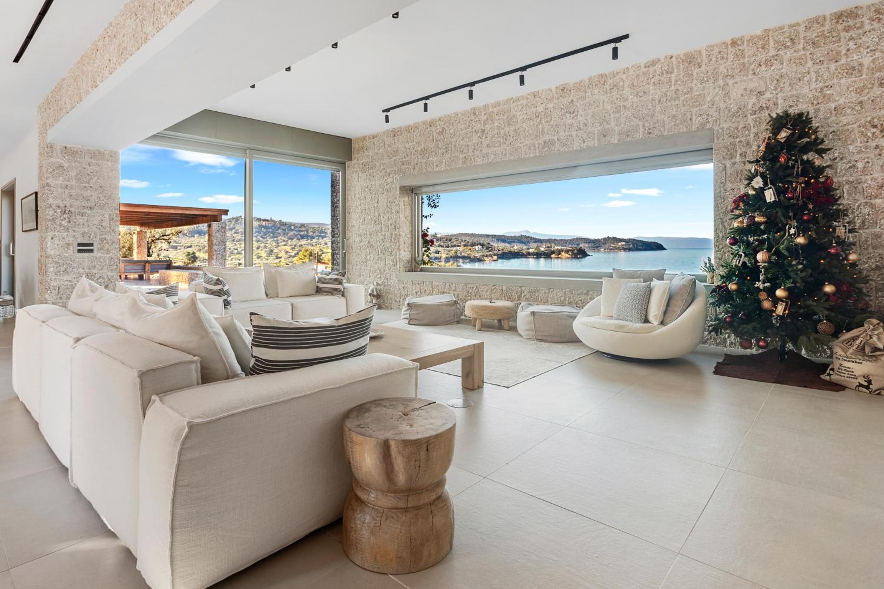 Villa Olea - Luxury Villa with Swimming pool, Tennis court & Beach Volley view 5