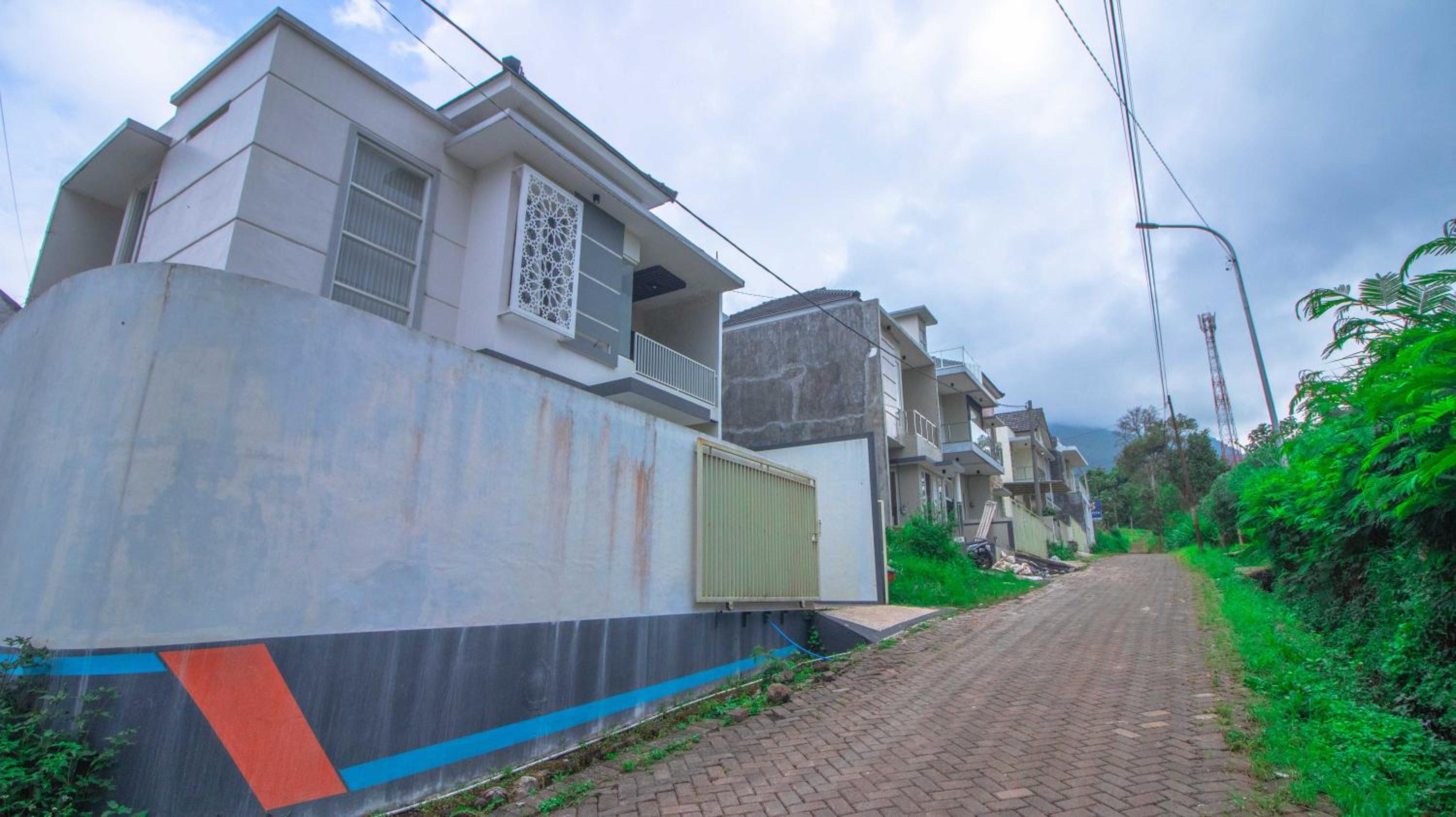 Villa Azzalia Syariah Private Pool and Karaoke