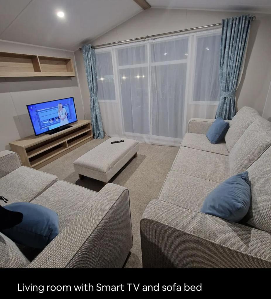 Luxuary Static Caravan Sleeps 6 Coopers Beach - Luxurious Get Away view 3