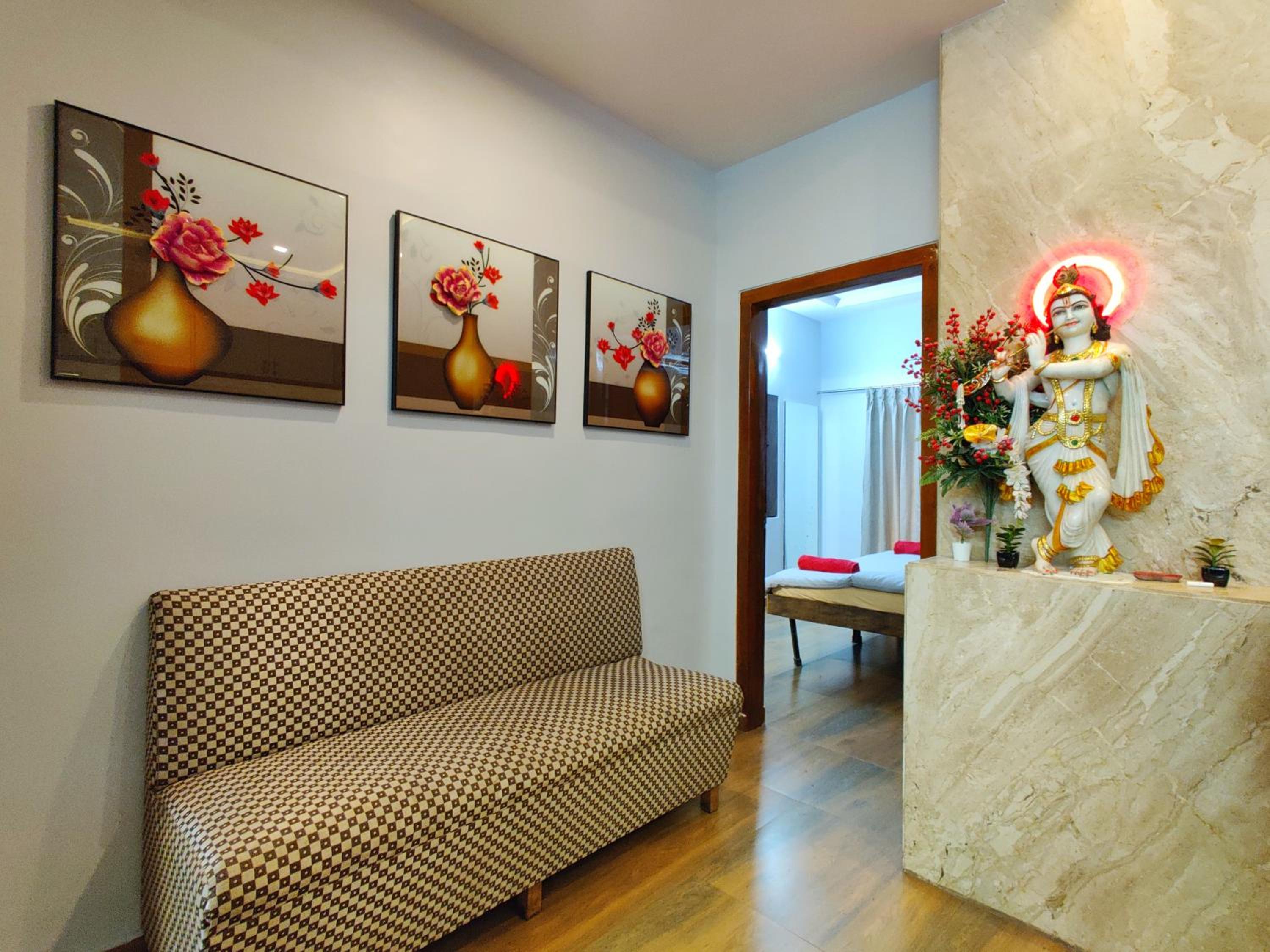WoodHouse-6bhk Villa by Stayscape Villas view 3