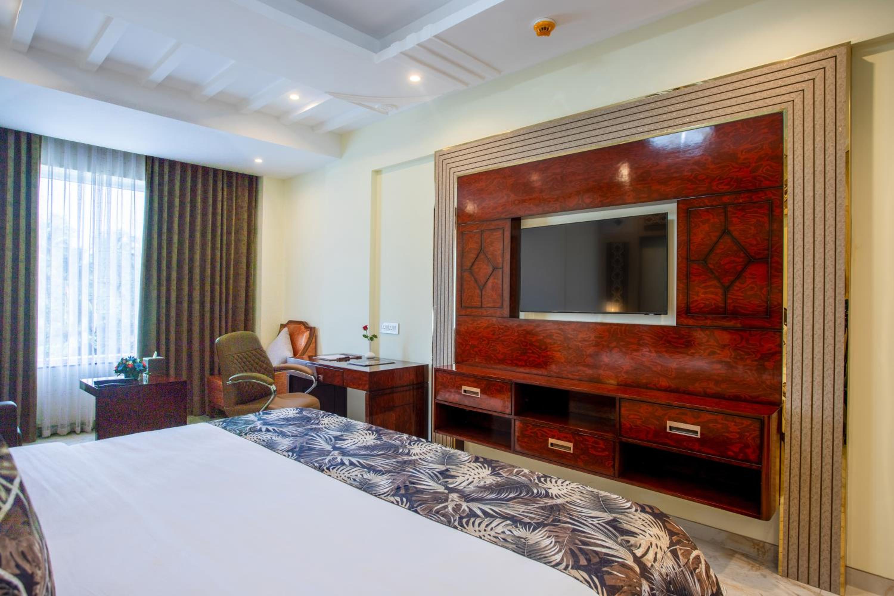The Avenue Grand