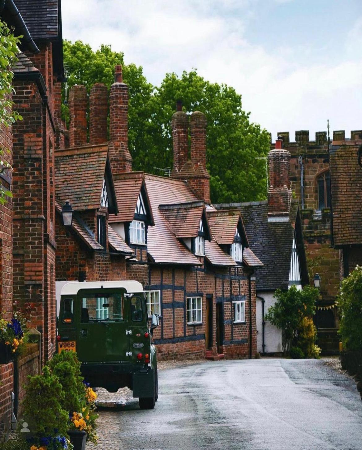 Rose Cottage - 17th Century Idyllic Country Cottage in Picturesque Village with Great Pub view 5