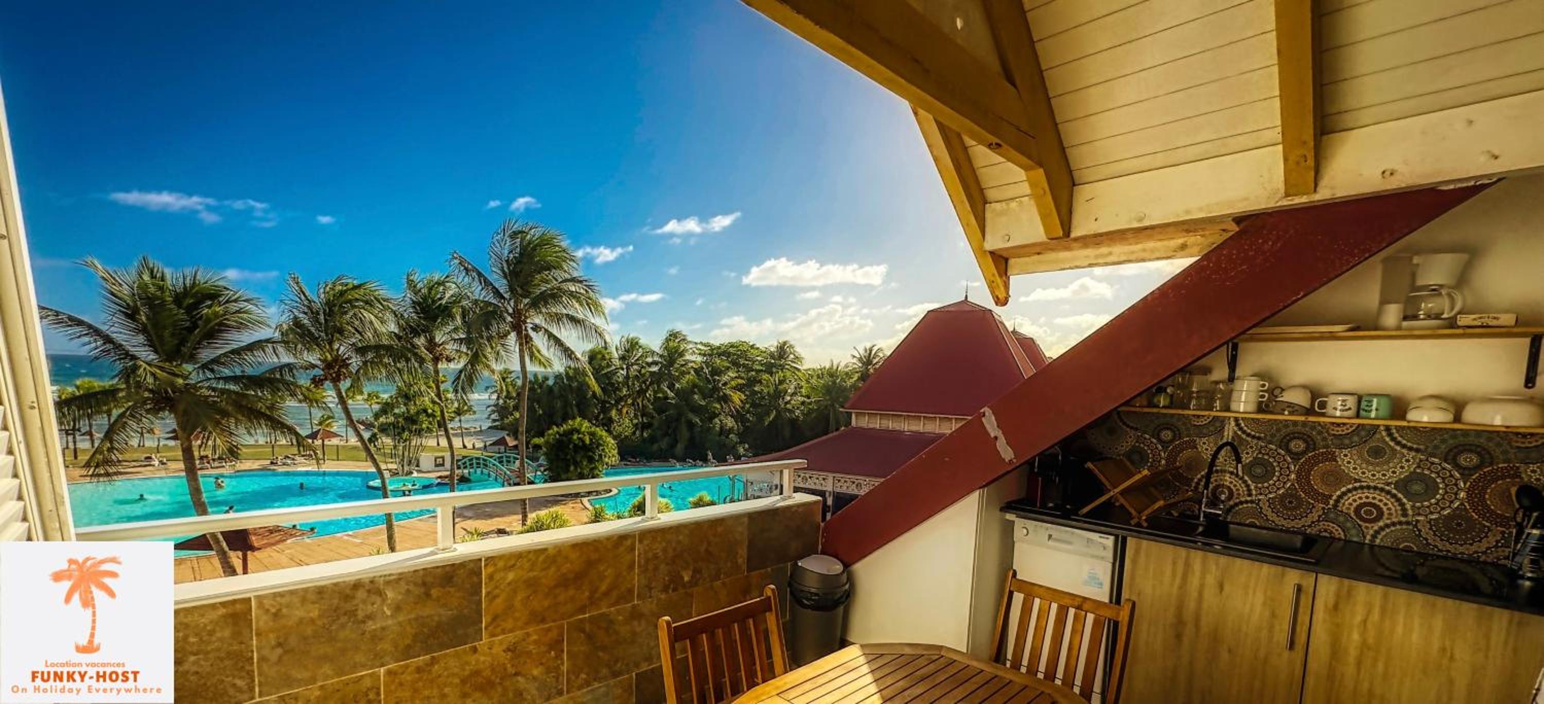 Ti Kaz Surf Funky Host -T3 vue mer prémium 3 étoiles - Village vacances Sainte Anne Guadeloupe view 4