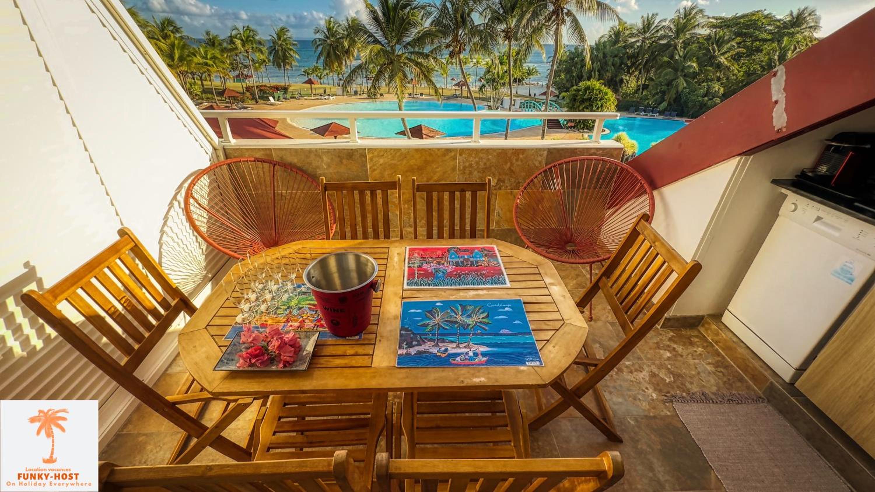 Ti Kaz Surf Funky Host -T3 vue mer prémium 3 étoiles - Village vacances Sainte Anne Guadeloupe view 3