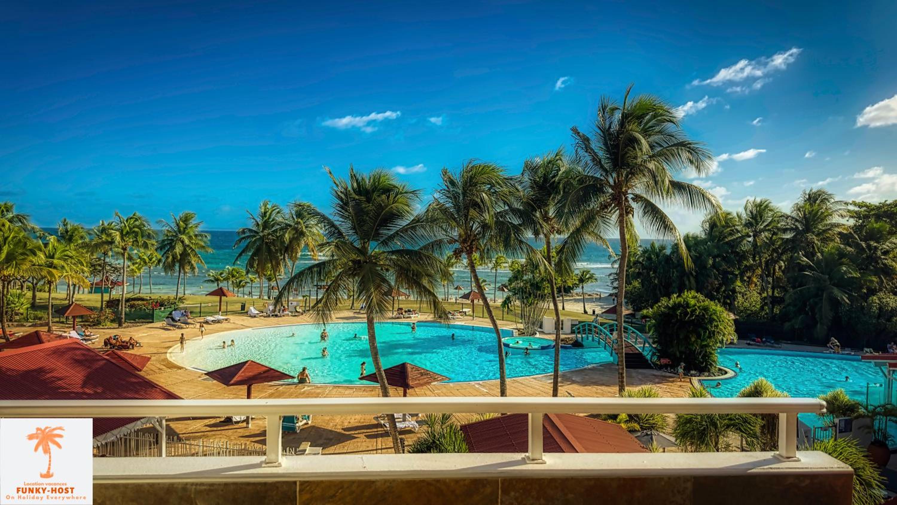 Ti Kaz Surf Funky Host -T3 vue mer prémium 3 étoiles - Village vacances Sainte Anne Guadeloupe view 2