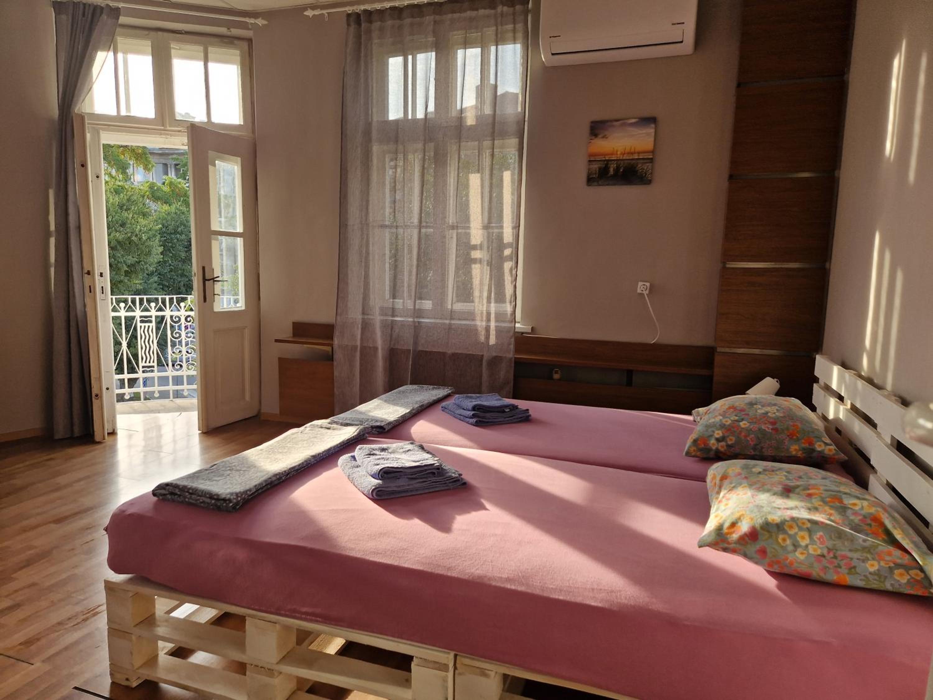 Lambo's Corner Varna - Guest Rooms