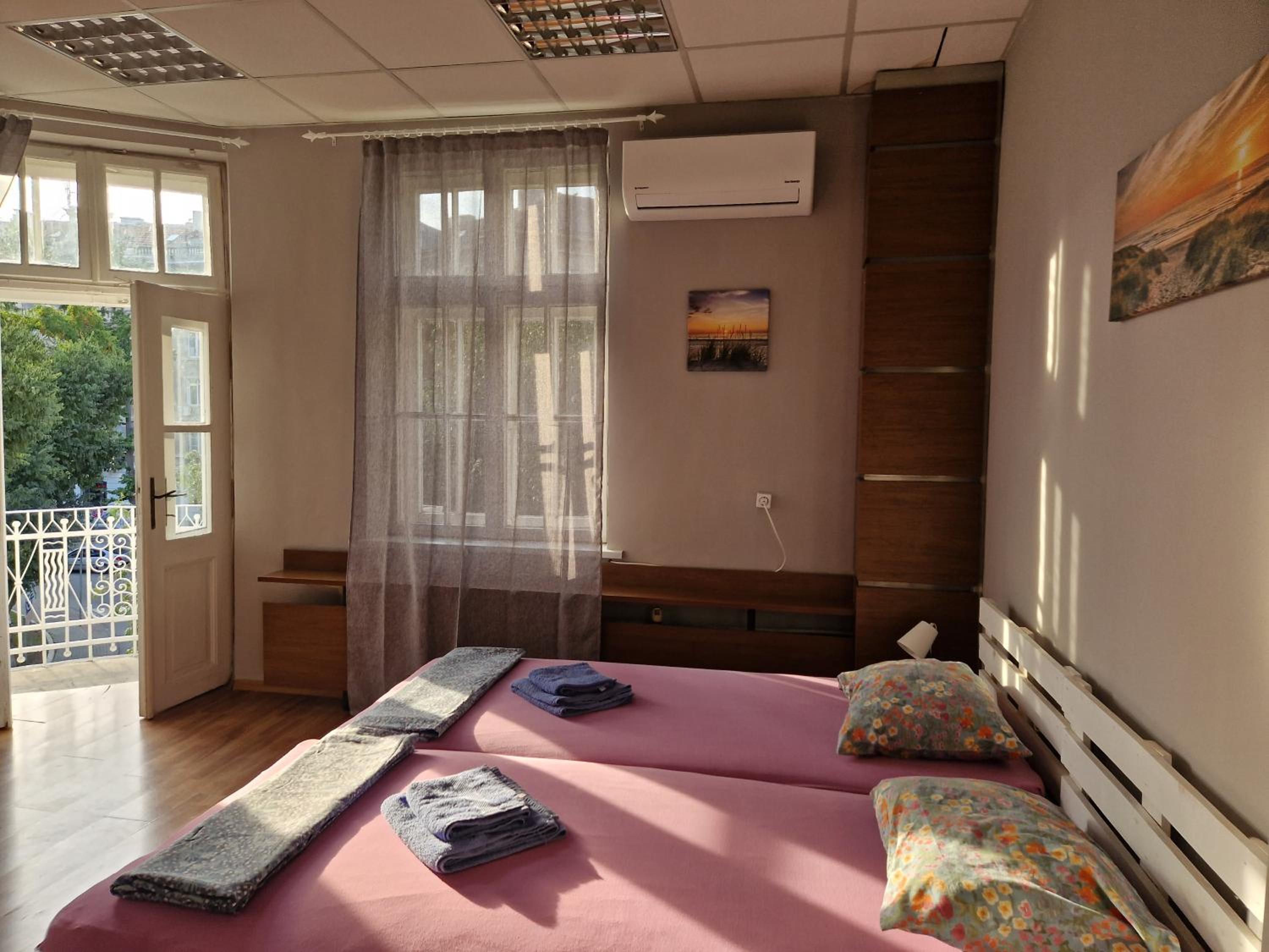 Lambo's Corner Varna - Guest Rooms