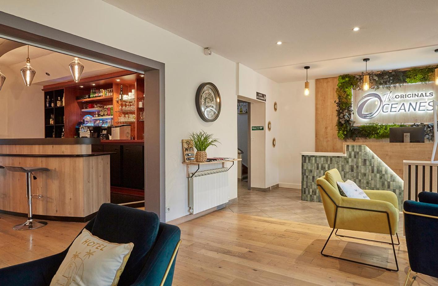 Lobby & Reception