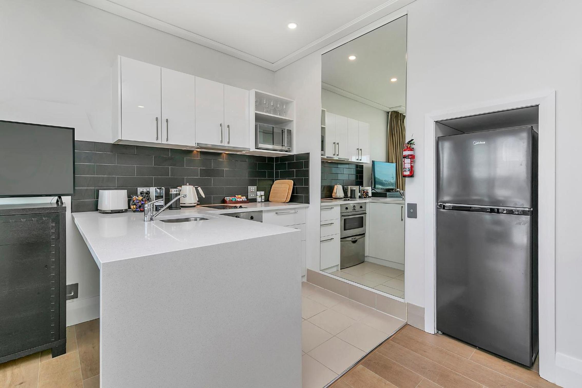 Sun Soaked Corner Apartment with Harbour View view 5