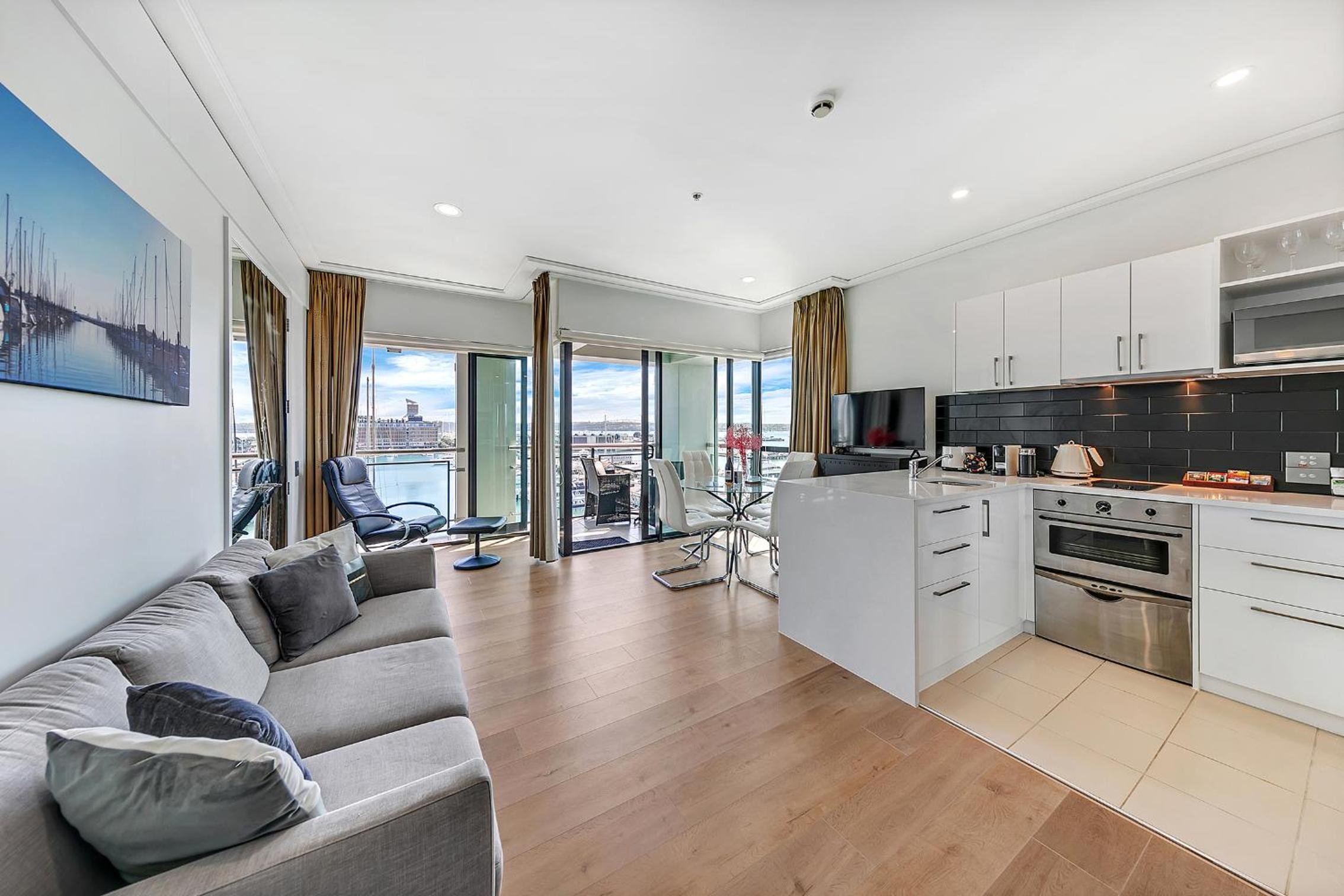 Sun Soaked Corner Apartment with Harbour View view 3